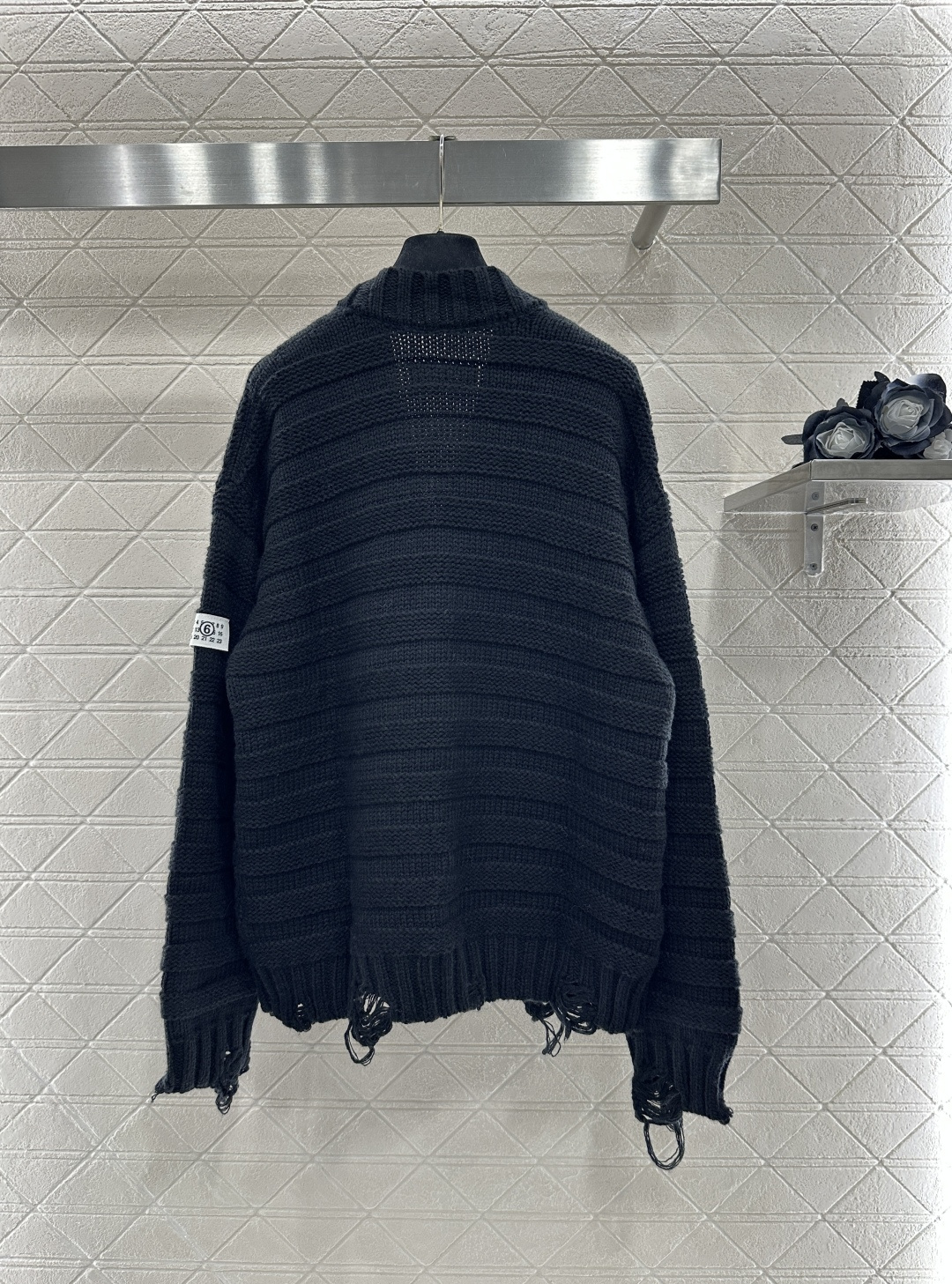 ♥MM6*♥2025新品上架 坑条破洞口袋针织开衫定制YB羊毛纱线织造 质感高级 舒适柔软 V领针织开衫