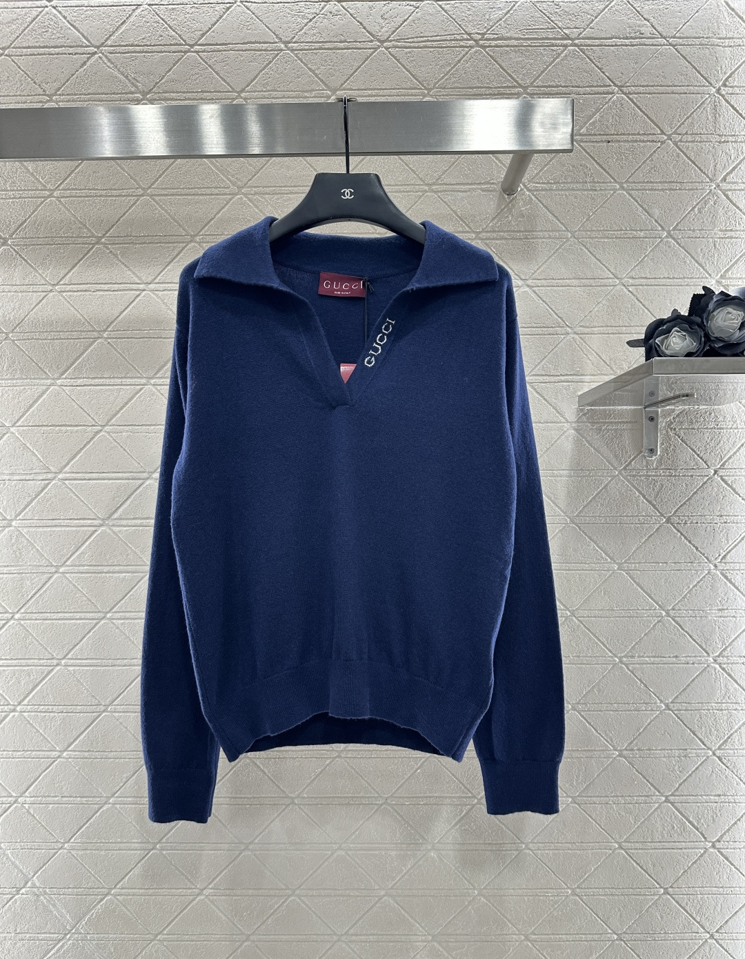 ♥Gucc*♥2025新品上架 钩花字母针织长袖上衣定制YB羊毛纱线织造 质感细腻 舒适亲肤 翻领针织上