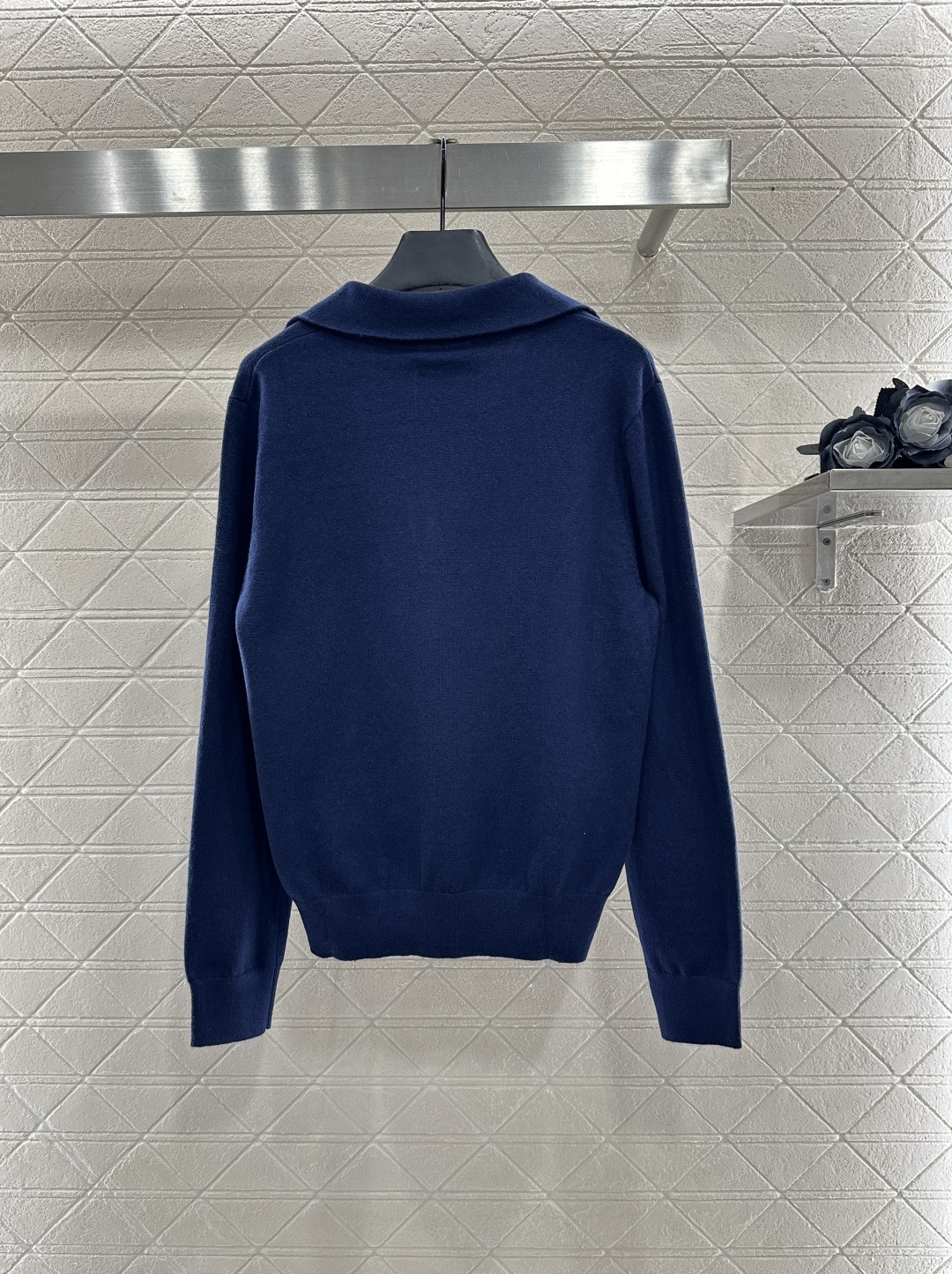 ♥Gucc*♥2025新品上架 钩花字母针织长袖上衣定制YB羊毛纱线织造 质感细腻 舒适亲肤 翻领针织上