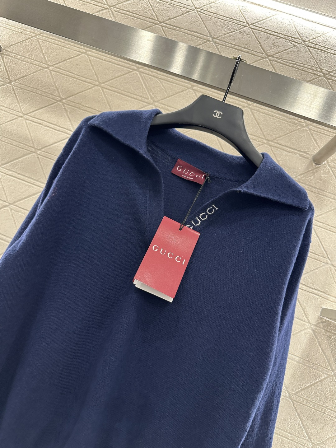 ♥Gucc*♥2025新品上架 钩花字母针织长袖上衣定制YB羊毛纱线织造 质感细腻 舒适亲肤 翻领针织上