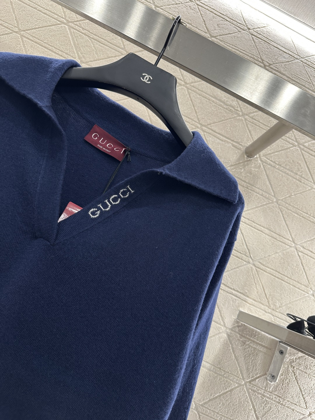 ♥Gucc*♥2025新品上架 钩花字母针织长袖上衣定制YB羊毛纱线织造 质感细腻 舒适亲肤 翻领针织上