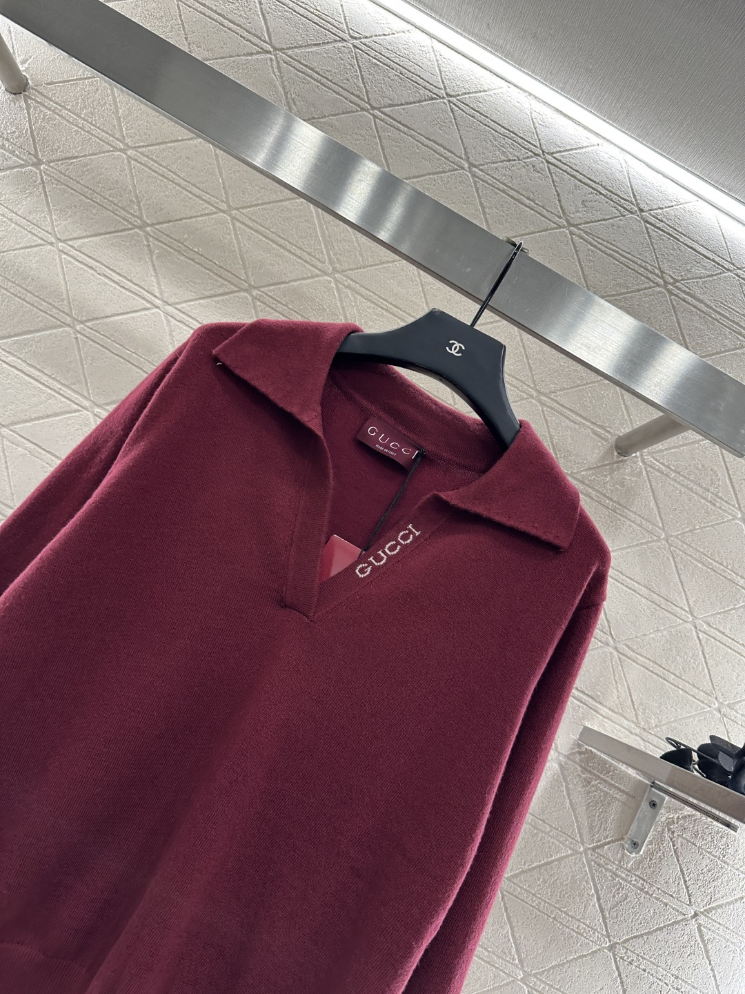 ♥Gucc*♥2025新品上架 钩花字母针织长袖上衣定制YB羊毛纱线织造 质感细腻 舒适亲肤 翻领针织上