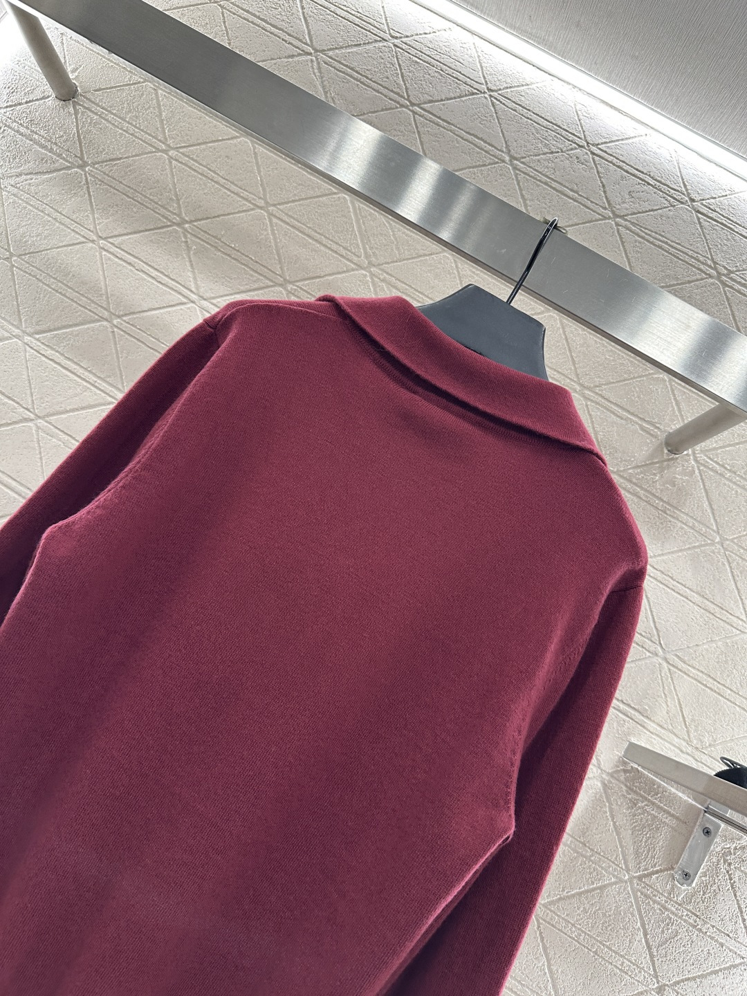 ♥Gucc*♥2025新品上架 钩花字母针织长袖上衣定制YB羊毛纱线织造 质感细腻 舒适亲肤 翻领针织上