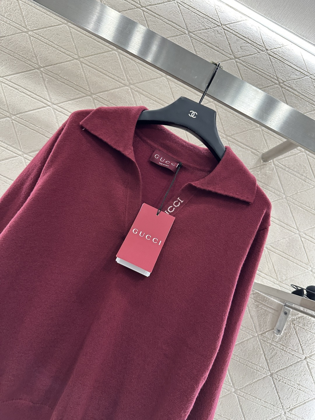 ♥Gucc*♥2025新品上架 钩花字母针织长袖上衣定制YB羊毛纱线织造 质感细腻 舒适亲肤 翻领针织上