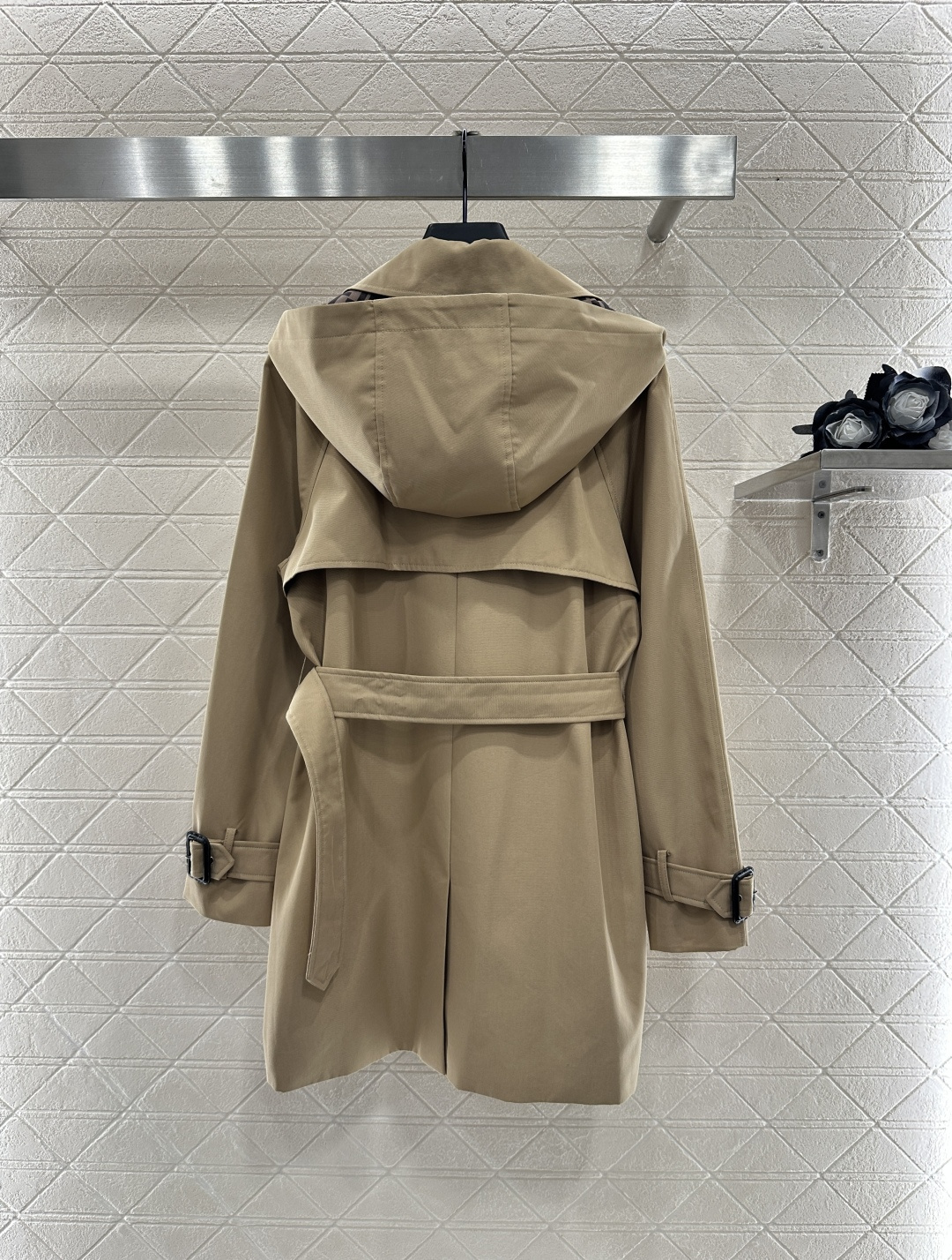 ♥Fend*♥2025新品上架 翻领腰带风衣外套定制YB进口风衣材质 工艺处理 挺括有型 质感高级 翻领