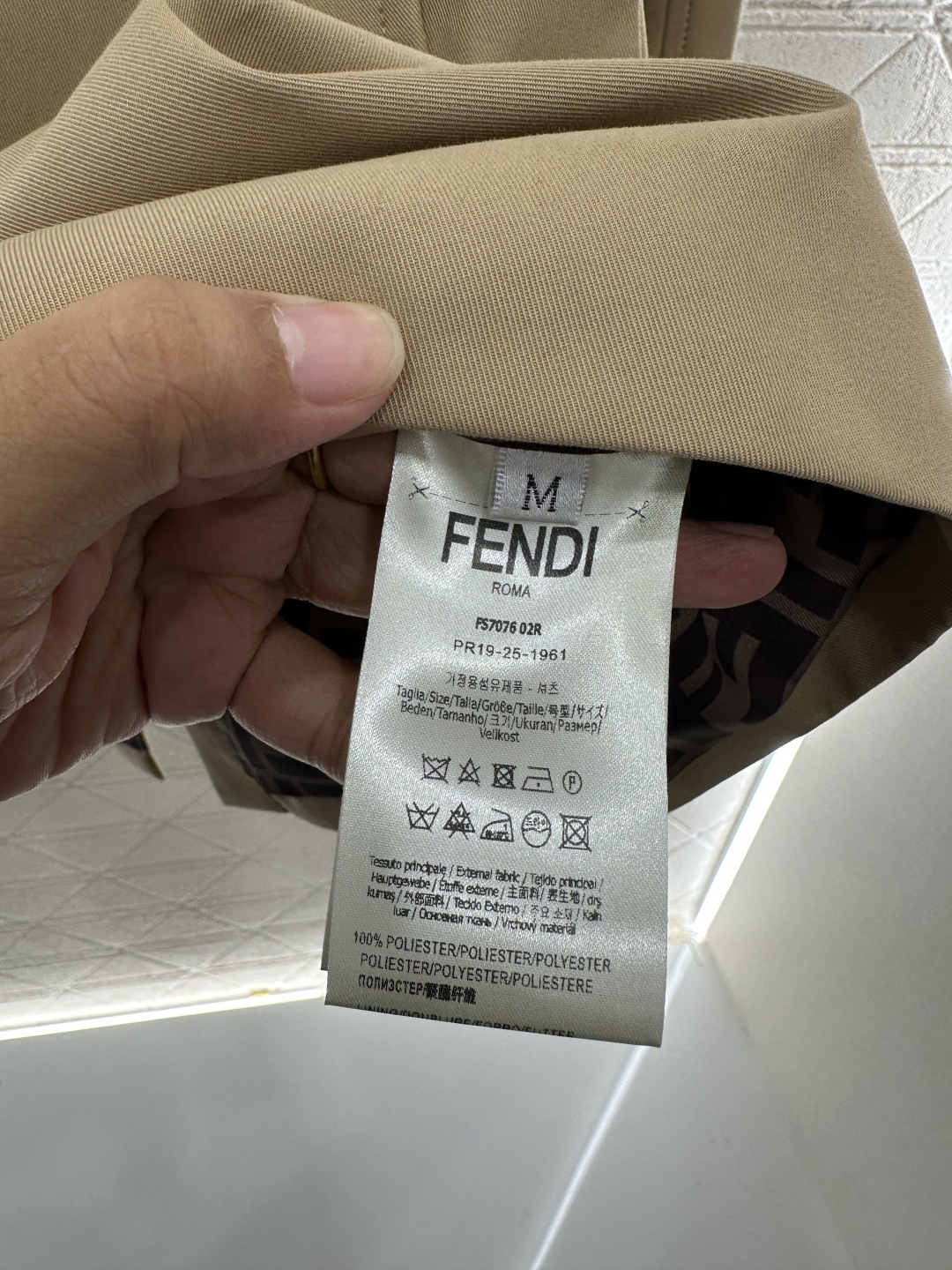 ♥Fend*♥2025新品上架 翻领腰带风衣外套定制YB进口风衣材质 工艺处理 挺括有型 质感高级 翻领