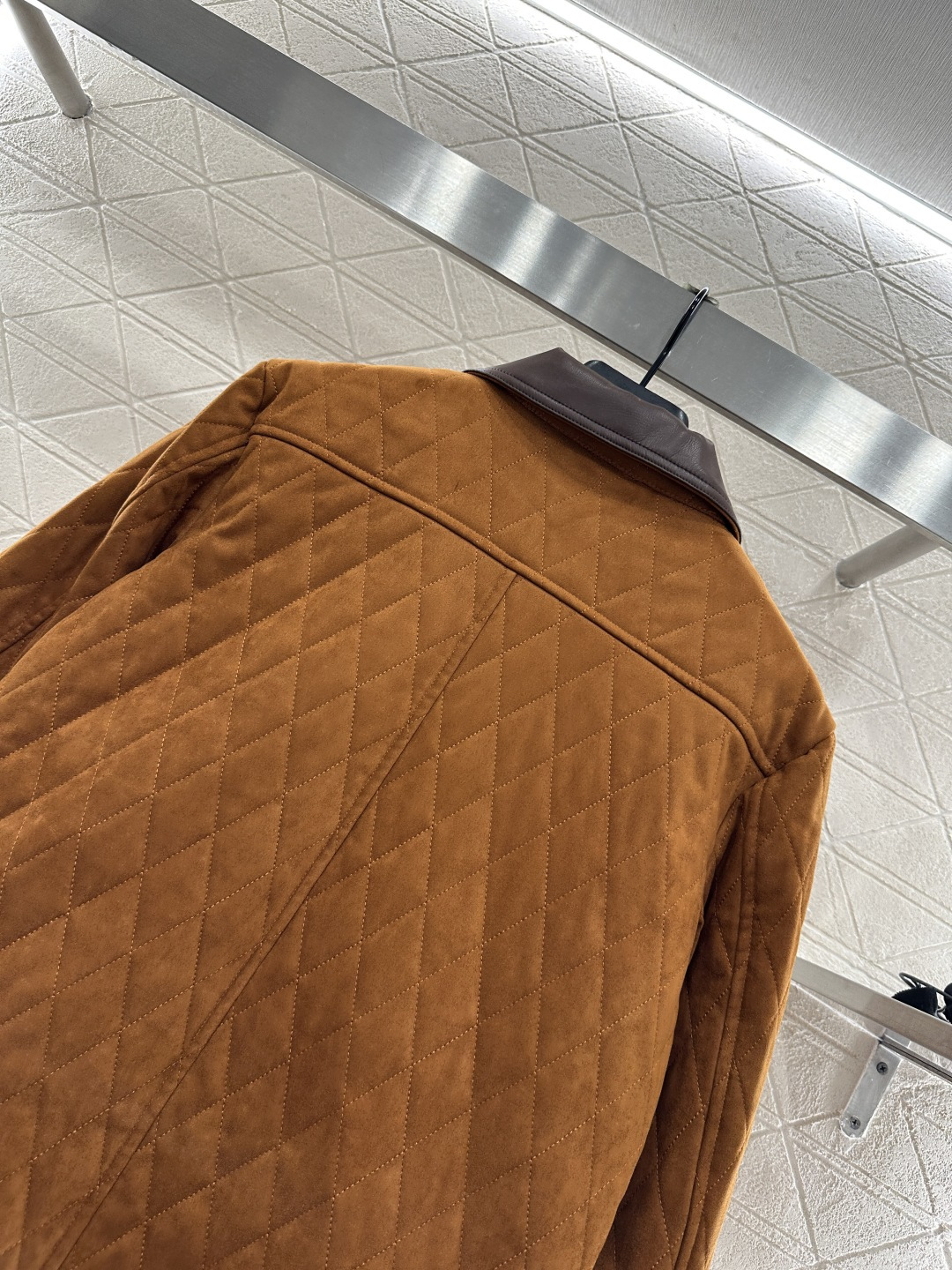 ♥Celin*♥2025新品上架 撞色棉服麂皮外套定制YB进口麂皮材质 多重水洗 呈现出挺括质感 拉链外