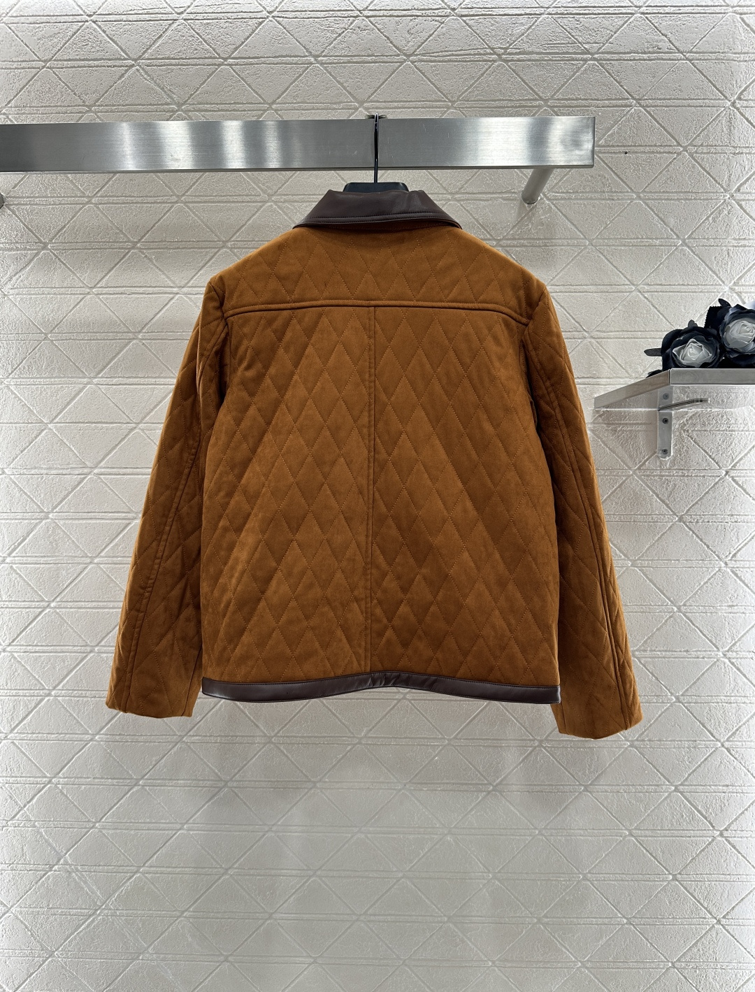 ♥Celin*♥2025新品上架 撞色棉服麂皮外套定制YB进口麂皮材质 多重水洗 呈现出挺括质感 拉链外