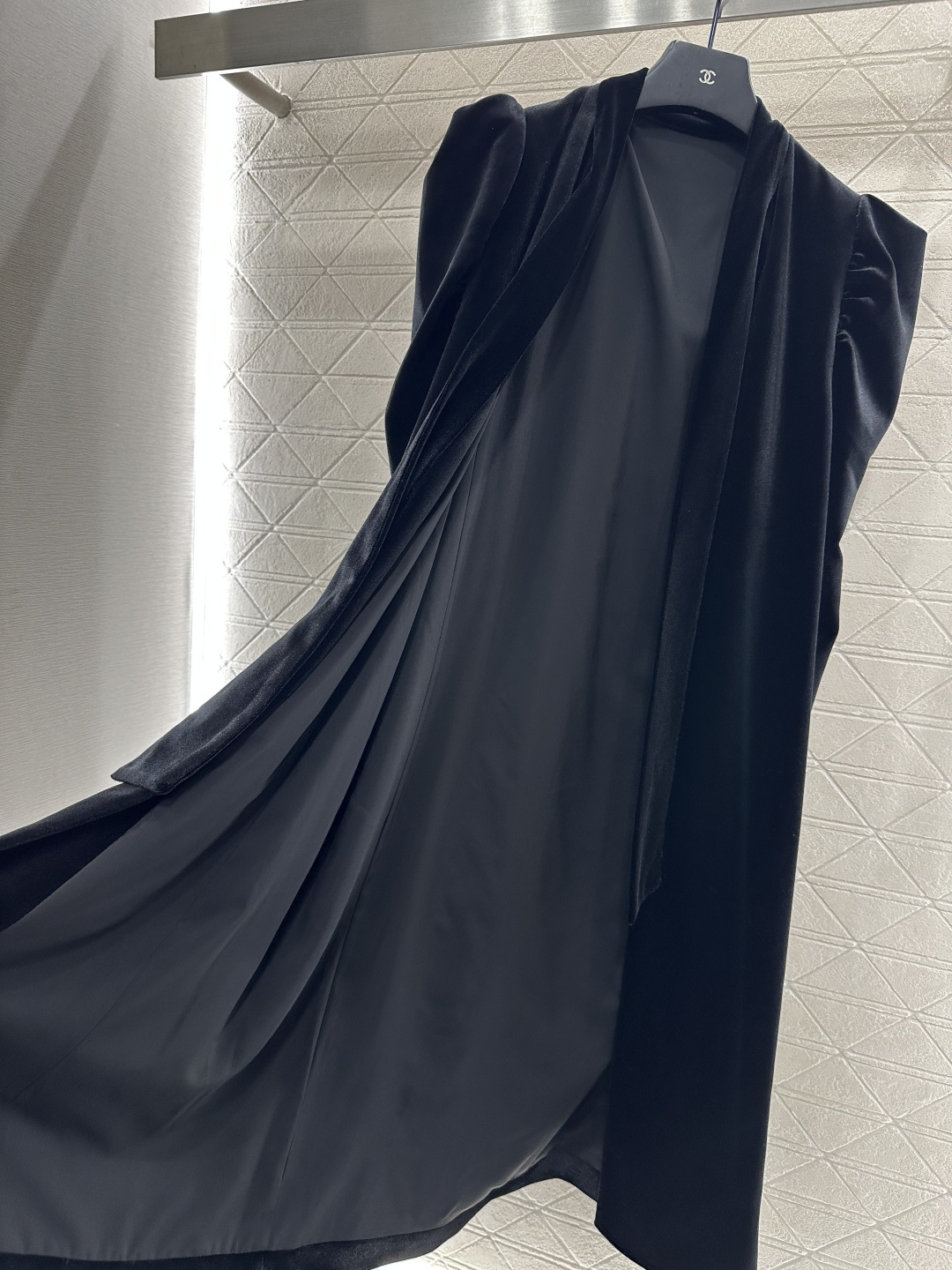 ♥Dio*♥2025新品上架 丝绒飘带披风定制YB进口丝绒材质 质感光泽 穿搭洋气 飘带披风剪裁 两肩褶