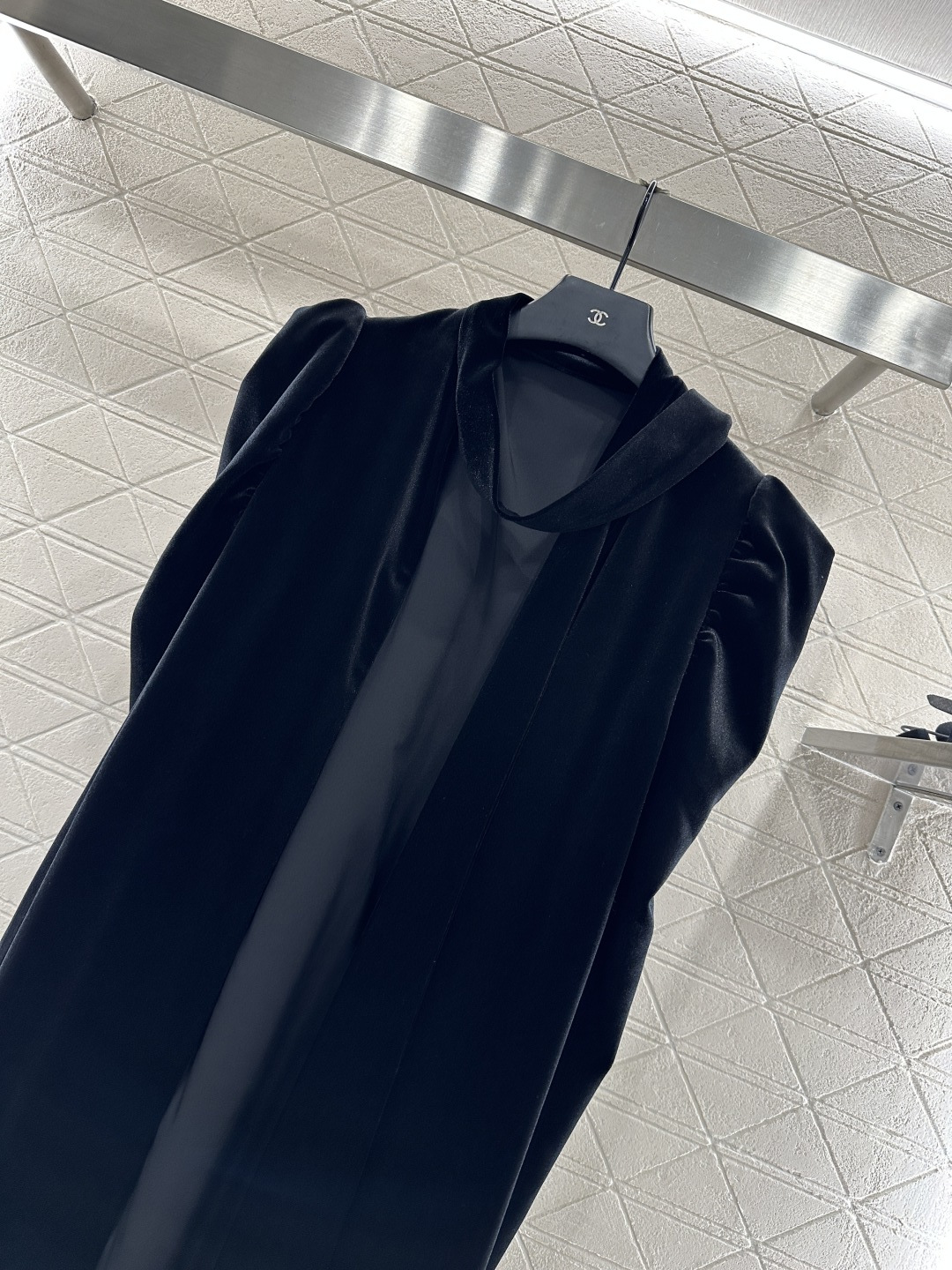 ♥Dio*♥2025新品上架 丝绒飘带披风定制YB进口丝绒材质 质感光泽 穿搭洋气 飘带披风剪裁 两肩褶