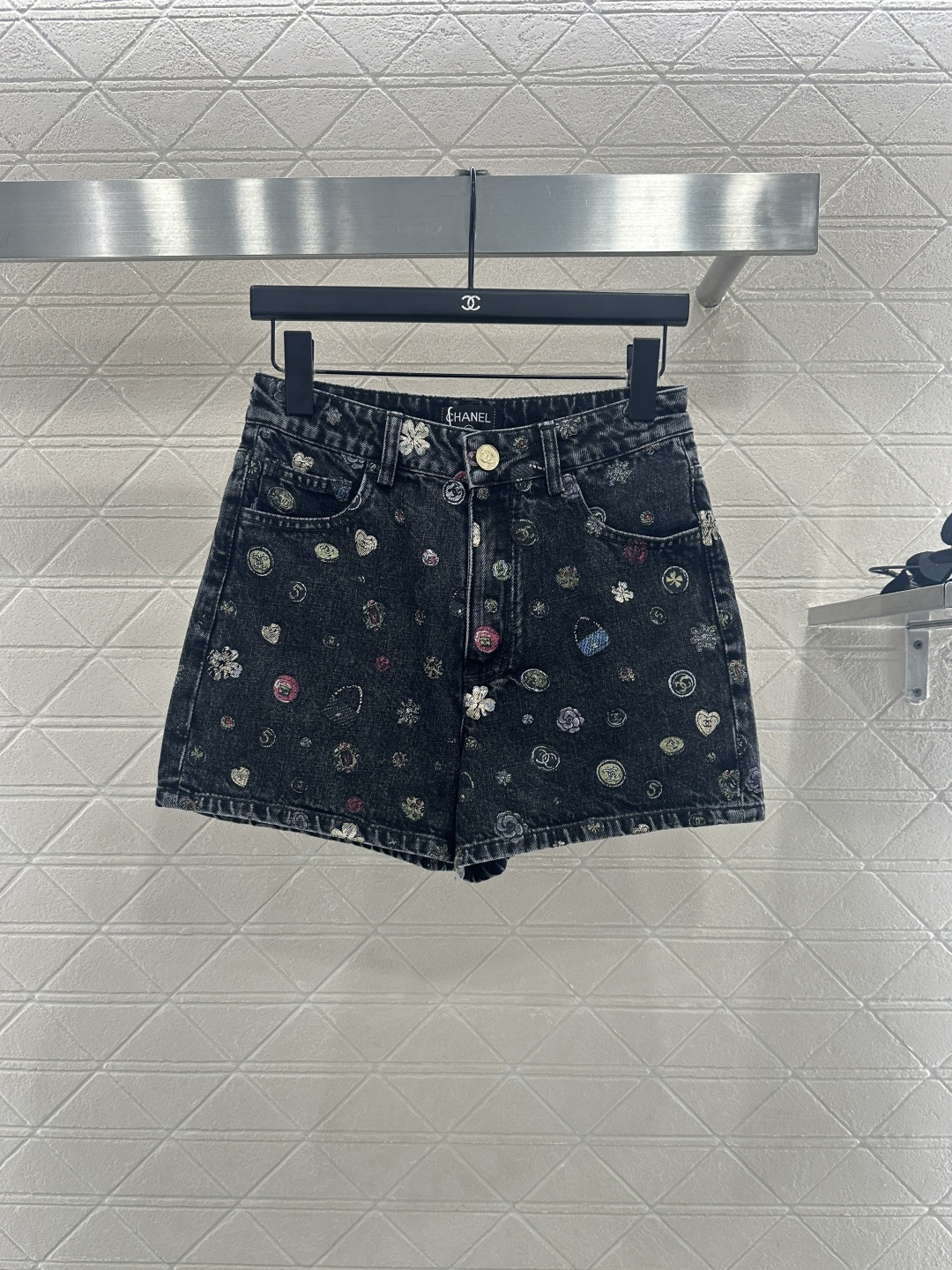 ♥Chane*♥2025新品上架 阔腿激光牛仔短裤定制YB斜纹棉牛仔材质 多重水洗 呈现出挺括质感 直筒