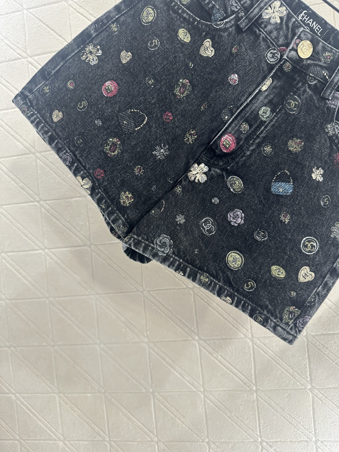 ♥Chane*♥2025新品上架 阔腿激光牛仔短裤定制YB斜纹棉牛仔材质 多重水洗 呈现出挺括质感 直筒