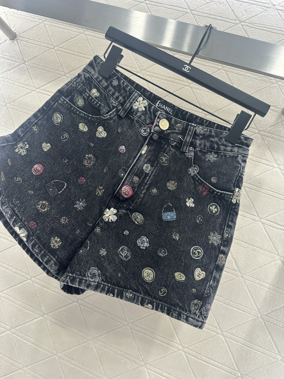 ♥Chane*♥2025新品上架 阔腿激光牛仔短裤定制YB斜纹棉牛仔材质 多重水洗 呈现出挺括质感 直筒