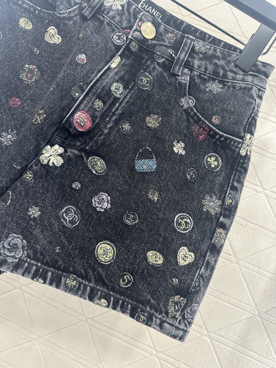 ♥Chane*♥2025新品上架 阔腿激光牛仔短裤定制YB斜纹棉牛仔材质 多重水洗 呈现出挺括质感 直筒