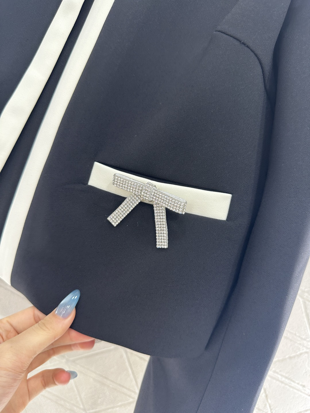 ♥prad*♥2025新品上架 圆领蝴蝶结外套定制YB进口醋酸材质 肌理明显 垂顺光泽 圆领洋装外套版型