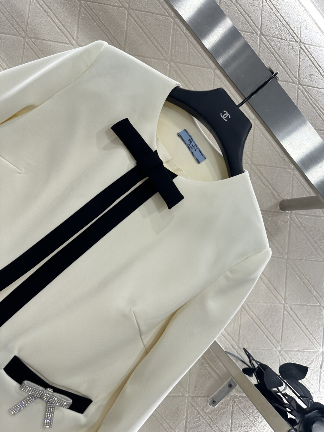 ♥prad*♥2025新品上架 圆领蝴蝶结外套定制YB进口醋酸材质 肌理明显 垂顺光泽 圆领洋装外套版型