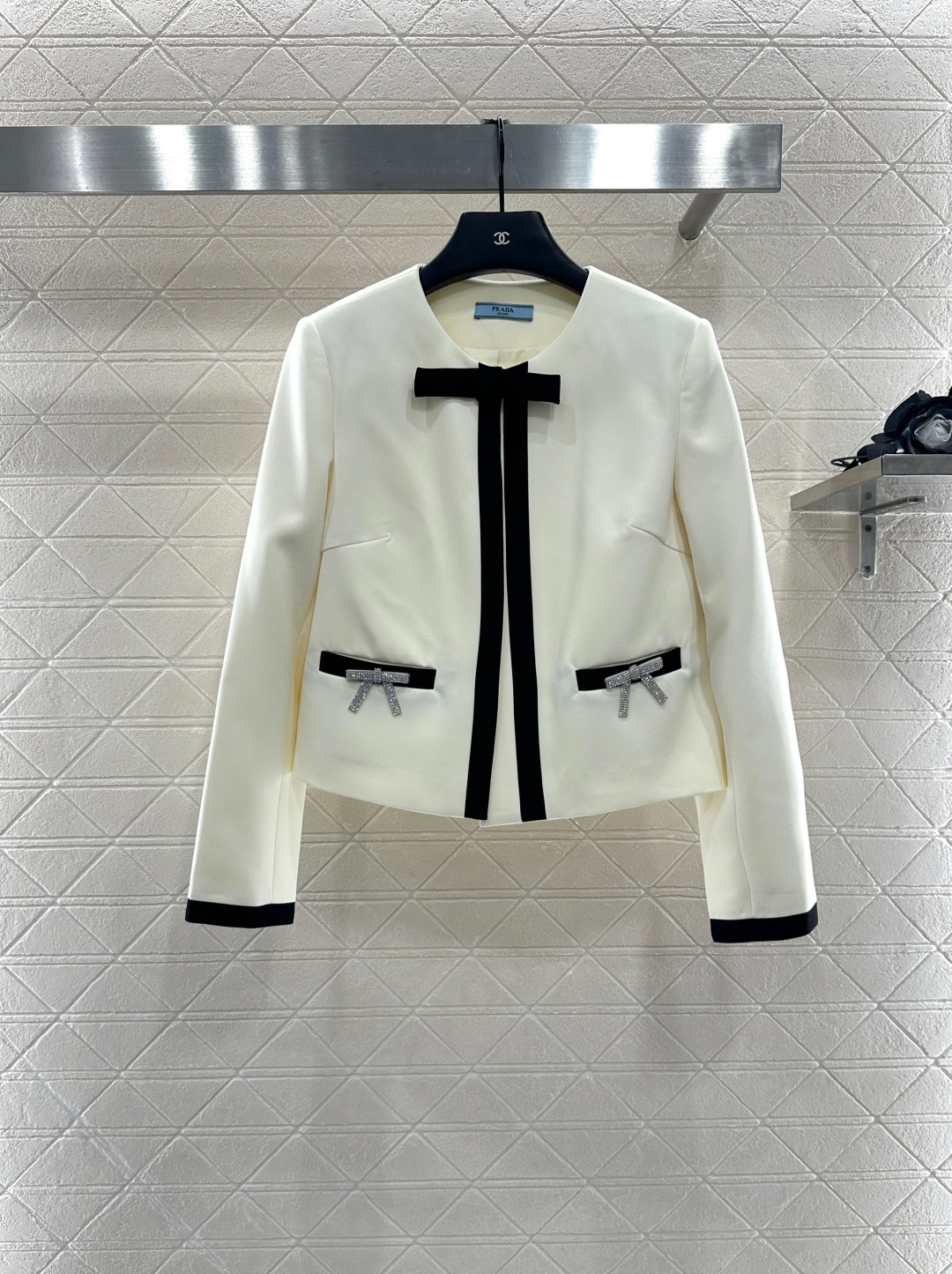 ♥prad*♥2025新品上架 圆领蝴蝶结外套定制YB进口醋酸材质 肌理明显 垂顺光泽 圆领洋装外套版型