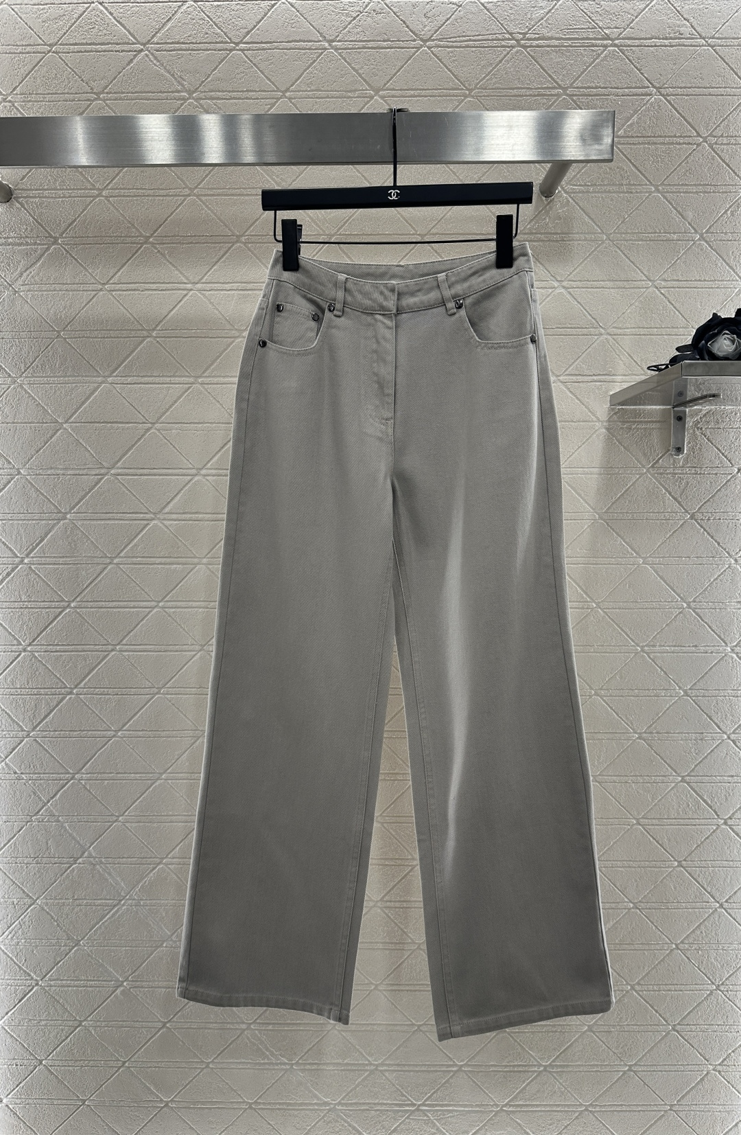 ♥Fend*♥2025新品上架 牛仔短款外套长裤套装定制YB斜纹全棉牛仔材质 质感十足 水洗做旧复古浅灰