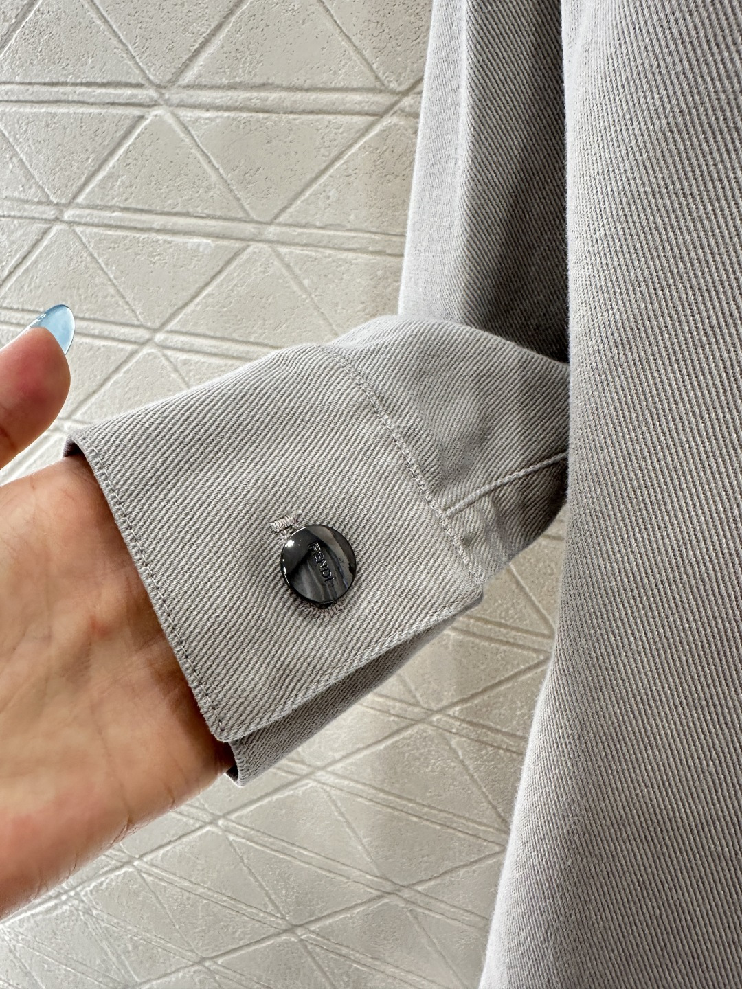 ♥Fend*♥2025新品上架 牛仔腰带外套长裤套装定制YB斜纹全棉牛仔材质 质感十足 水洗做旧复古浅灰