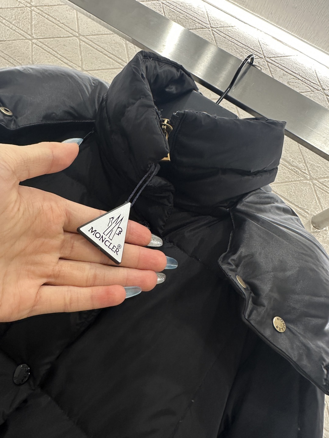 ♥Moncle*♥2025新品上架 连帽可拆卸长款羽绒服外套定制YB进口防风防水尼龙材质 其工艺还原 升