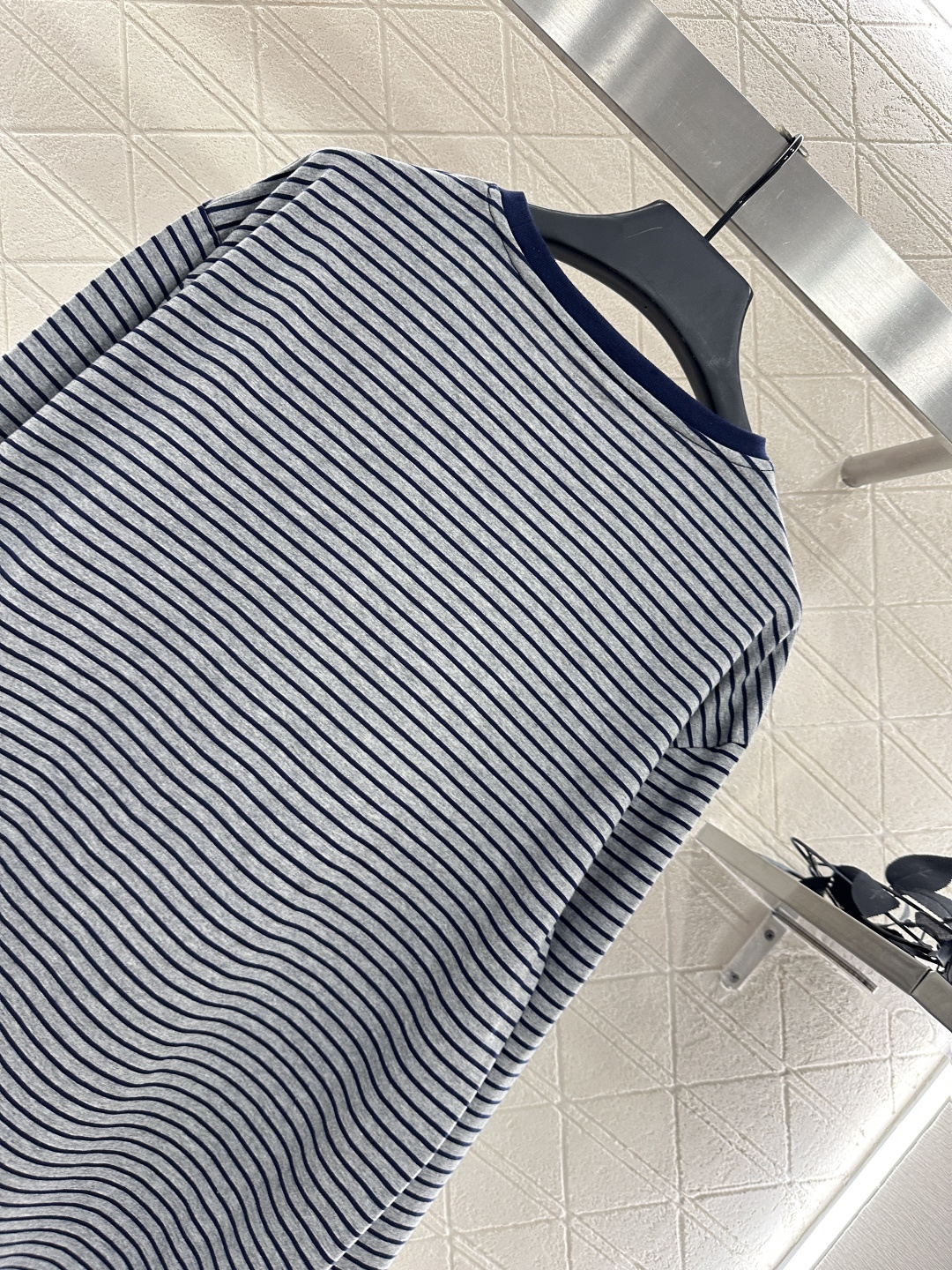 ♥Miumi*♥2025新品上架 撞色条纹长袖上衣定制YB斜纹全棉材质 质感光泽 弹力舒适 宽松廓形圆领