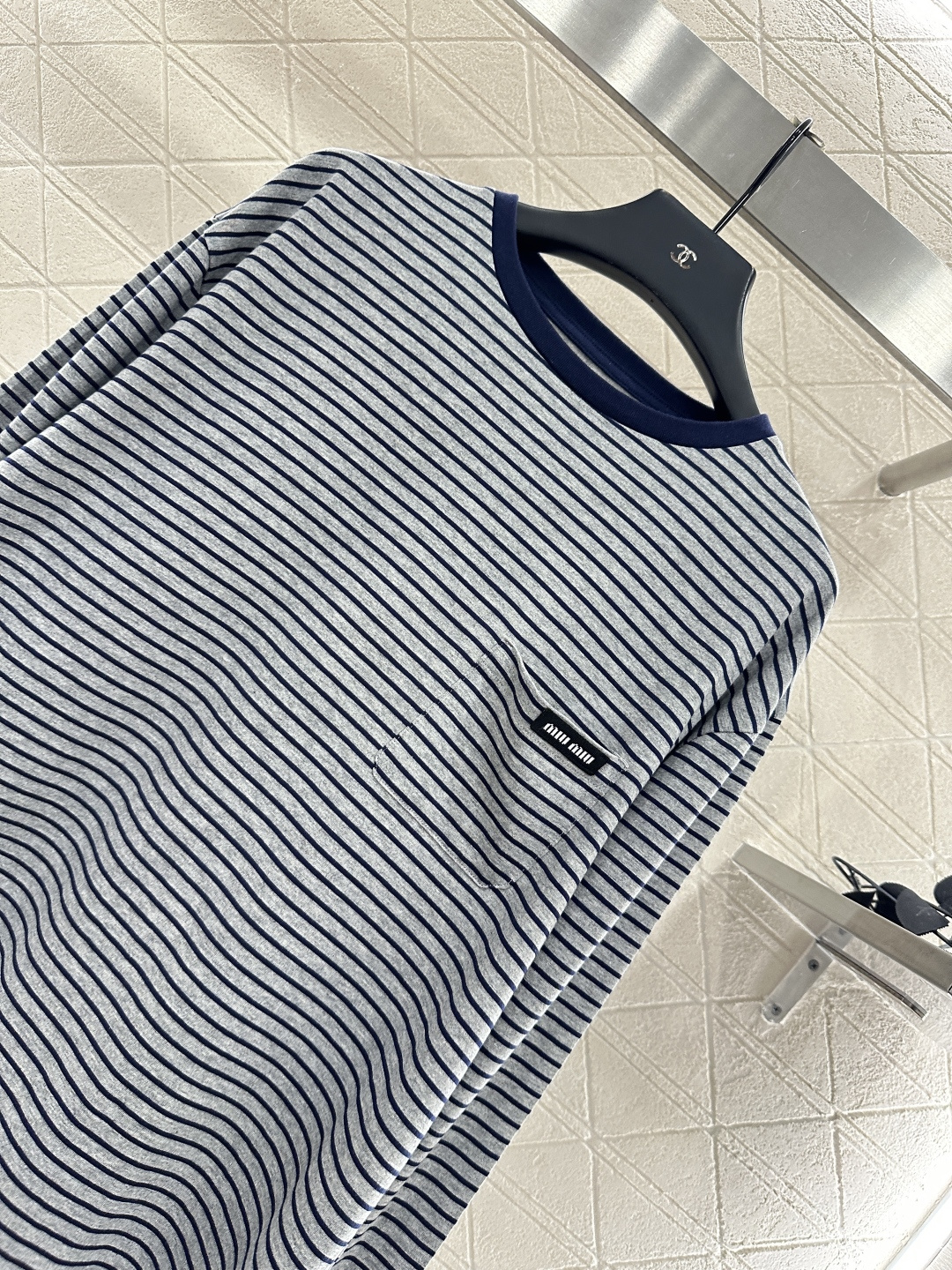 ♥Miumi*♥2025新品上架 撞色条纹长袖上衣定制YB斜纹全棉材质 质感光泽 弹力舒适 宽松廓形圆领