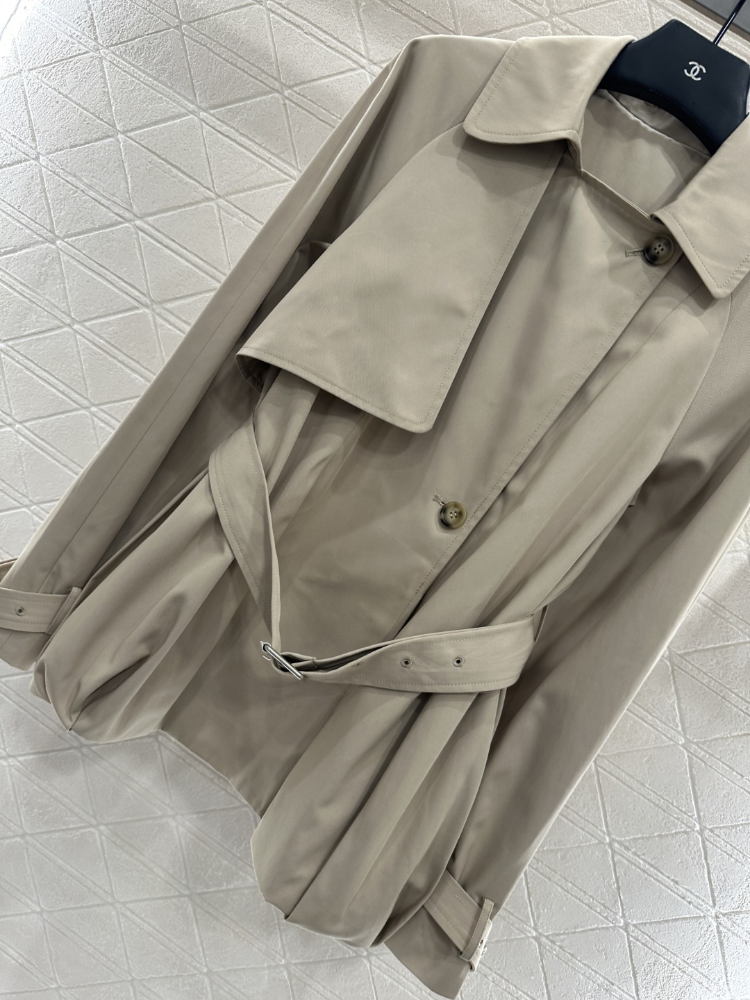 ♥Loew*♥2025新品上架 腰带披肩风衣外套定制YB斜纹棉材质 光泽细腻 穿搭舒适 风衣外套版型 沿