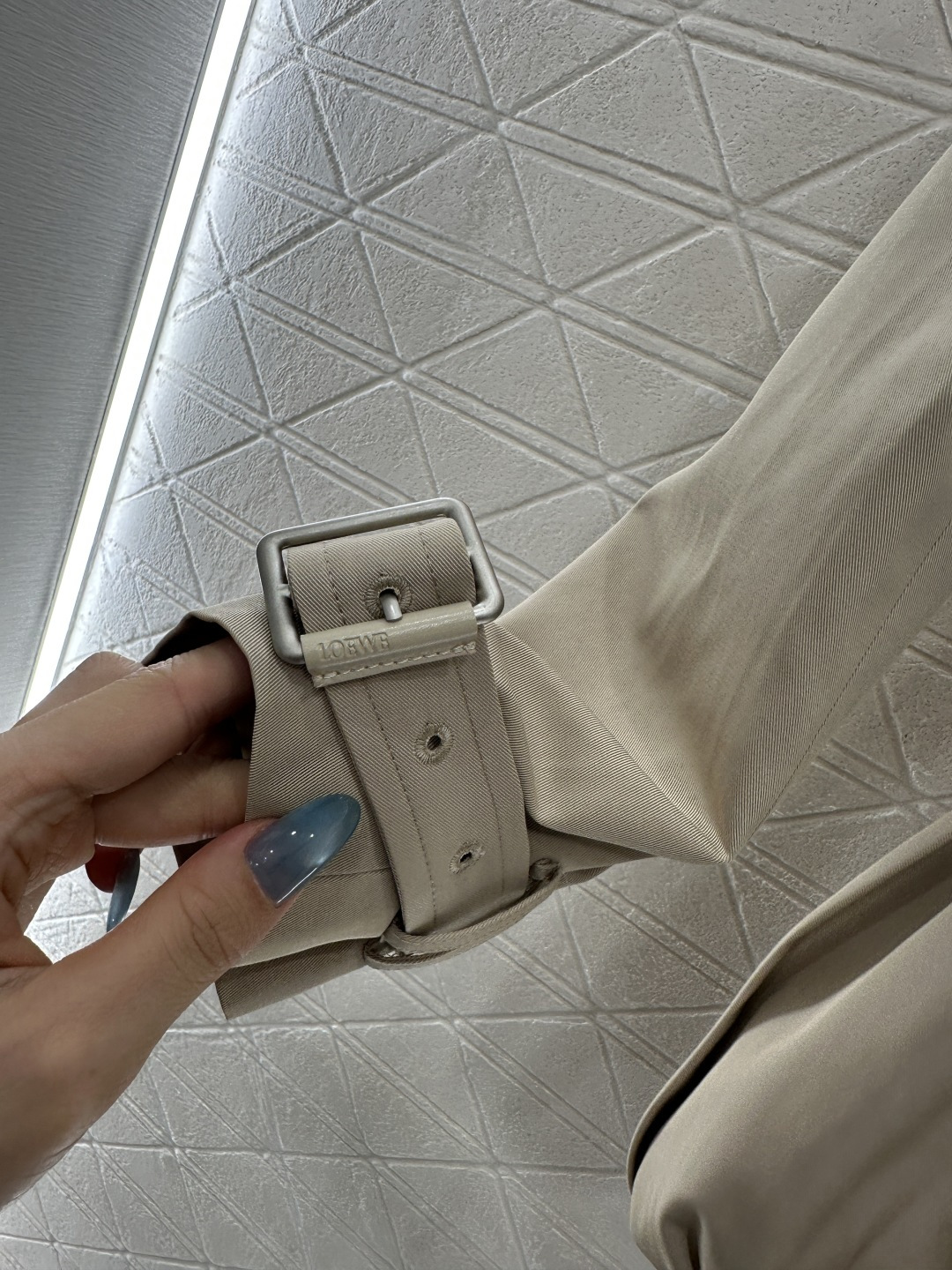 ♥Loew*♥2025新品上架 腰带披肩风衣外套定制YB斜纹棉材质 光泽细腻 穿搭舒适 风衣外套版型 沿