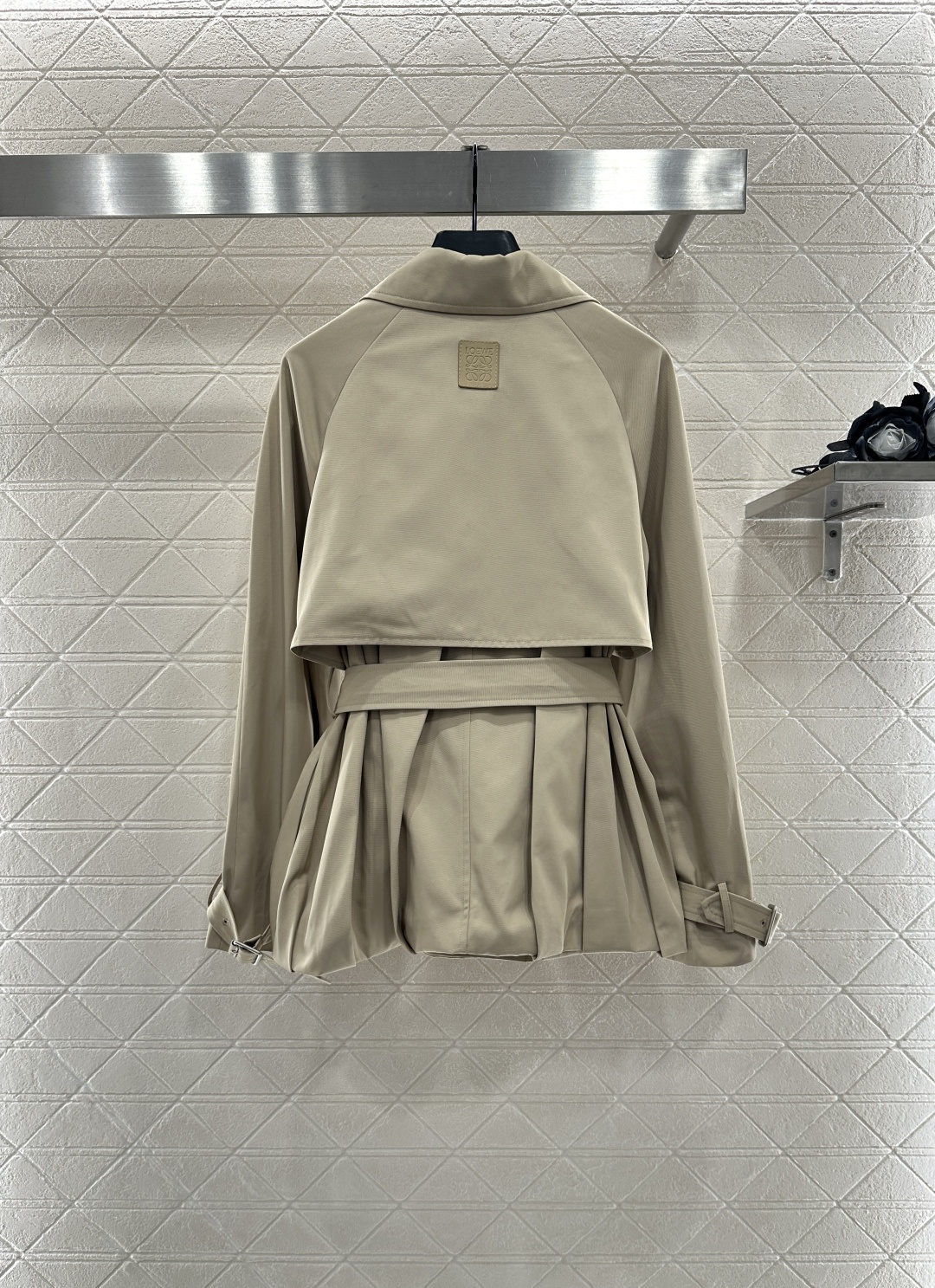 ♥Loew*♥2025新品上架 腰带披肩风衣外套定制YB斜纹棉材质 光泽细腻 穿搭舒适 风衣外套版型 沿