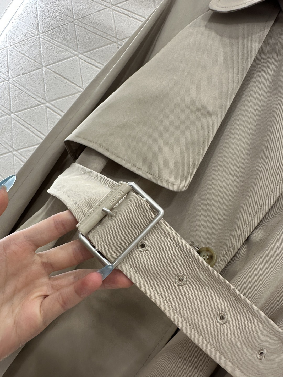 ♥Loew*♥2025新品上架 腰带披肩风衣外套定制YB斜纹棉材质 光泽细腻 穿搭舒适 风衣外套版型 沿