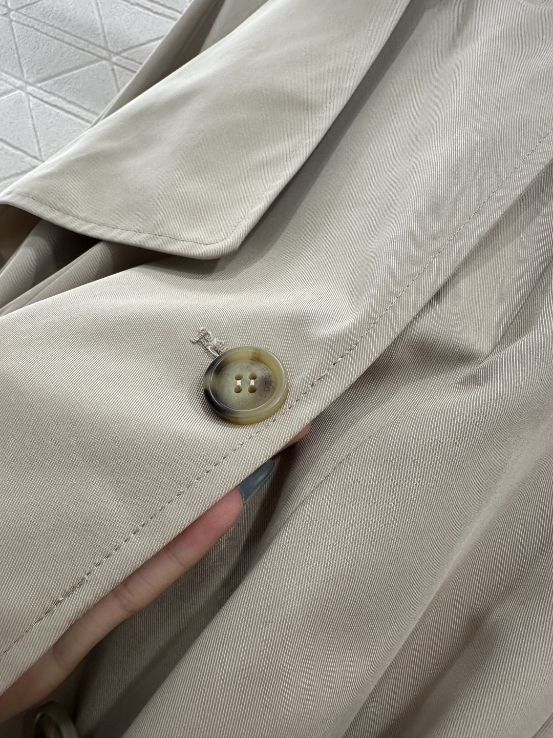 ♥Loew*♥2025新品上架 腰带披肩风衣外套定制YB斜纹棉材质 光泽细腻 穿搭舒适 风衣外套版型 沿