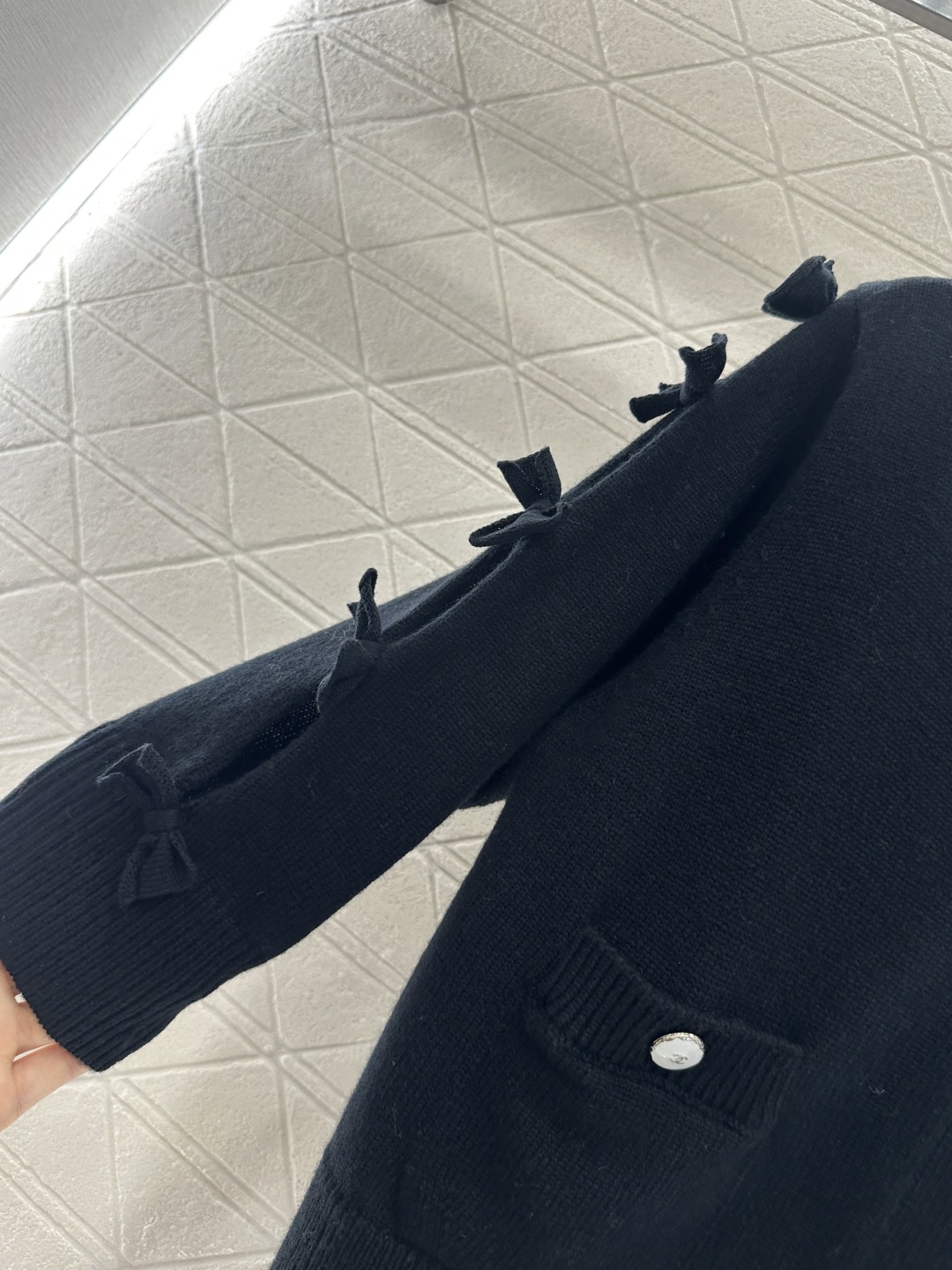 Chanel 2025 Bow Knit Cardigan - Soft Cashmere, Elegant Style 7 cmp i1757934972199 9788 0 6