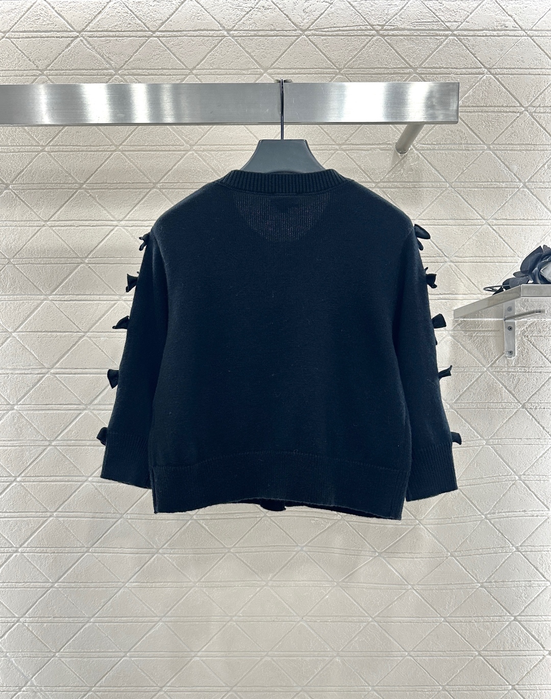 Chanel 2025 Bow Knit Cardigan - Soft Cashmere, Elegant Style 3 cmp i1757934973733 4202 0 1