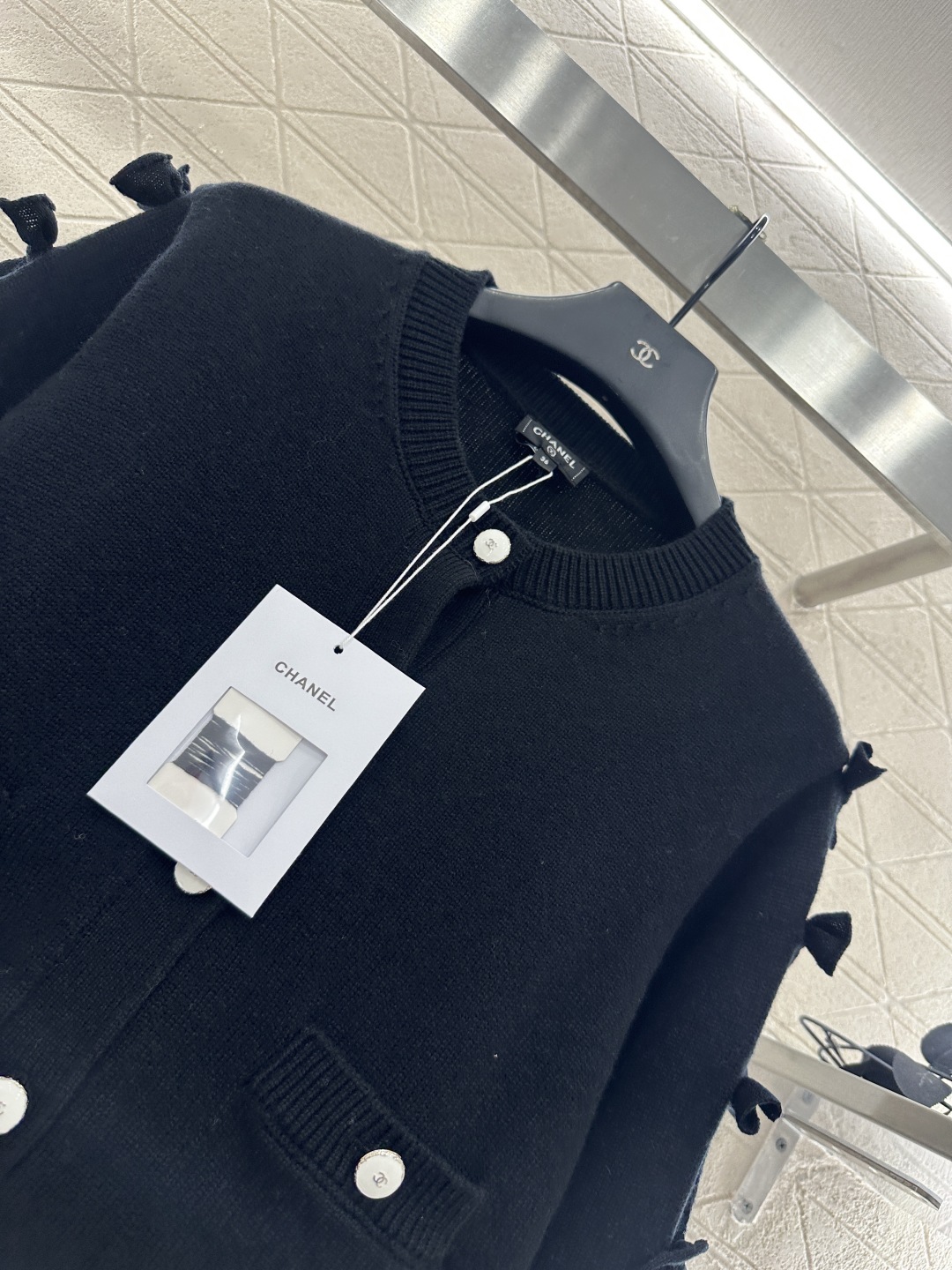 Chanel 2025 Bow Knit Cardigan - Soft Cashmere, Elegant Style 4 cmp i1757934974956 3301 0 2