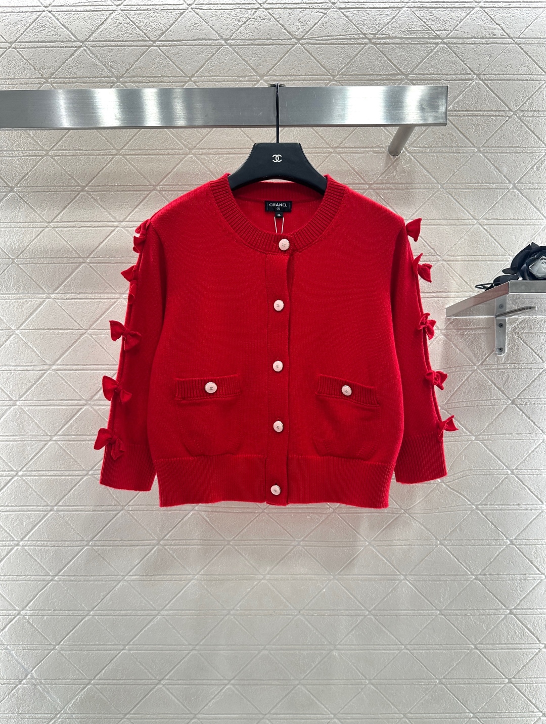 Chanel Gebreid Vest met Strikken - Luxe Kasjmier, Rode Kleur, Maat 36-40
