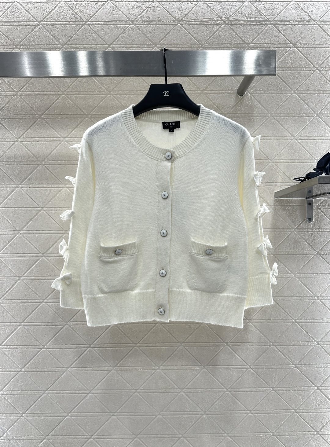 ♥Chane*♥2025新品上架 素色蝴蝶结针织开衫定制YB羊绒纱线织造 质感光泽 柔软亲肤 中袖针织开