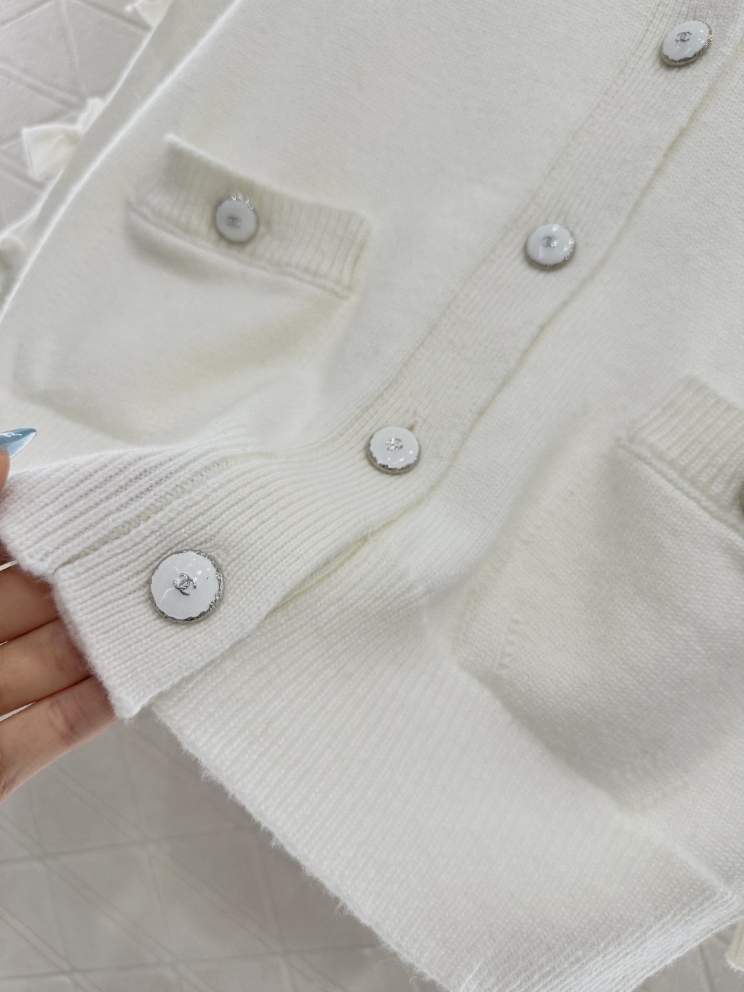 ♥Chane*♥2025新品上架 素色蝴蝶结针织开衫定制YB羊绒纱线织造 质感光泽 柔软亲肤 中袖针织开