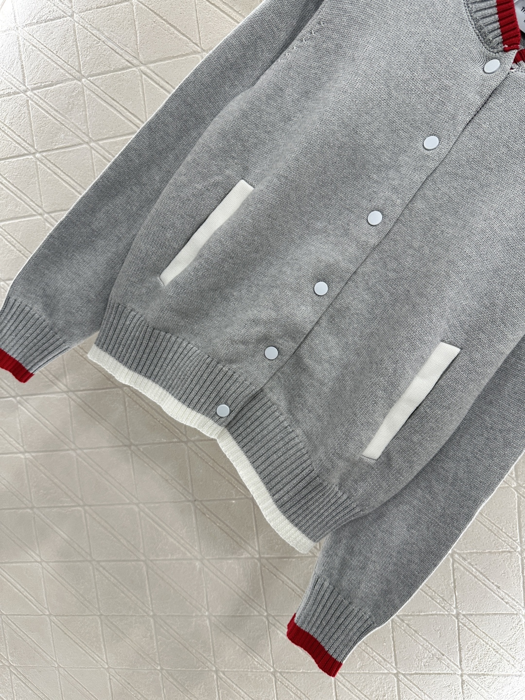 ♥Thom brown*♥2025新品上架 棒球针织外套定制YB羊毛纱线织造 质感高级 品相十足 常规针