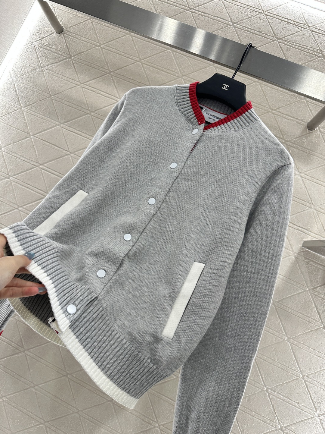 ♥Thom brown*♥2025新品上架 棒球针织外套定制YB羊毛纱线织造 质感高级 品相十足 常规针