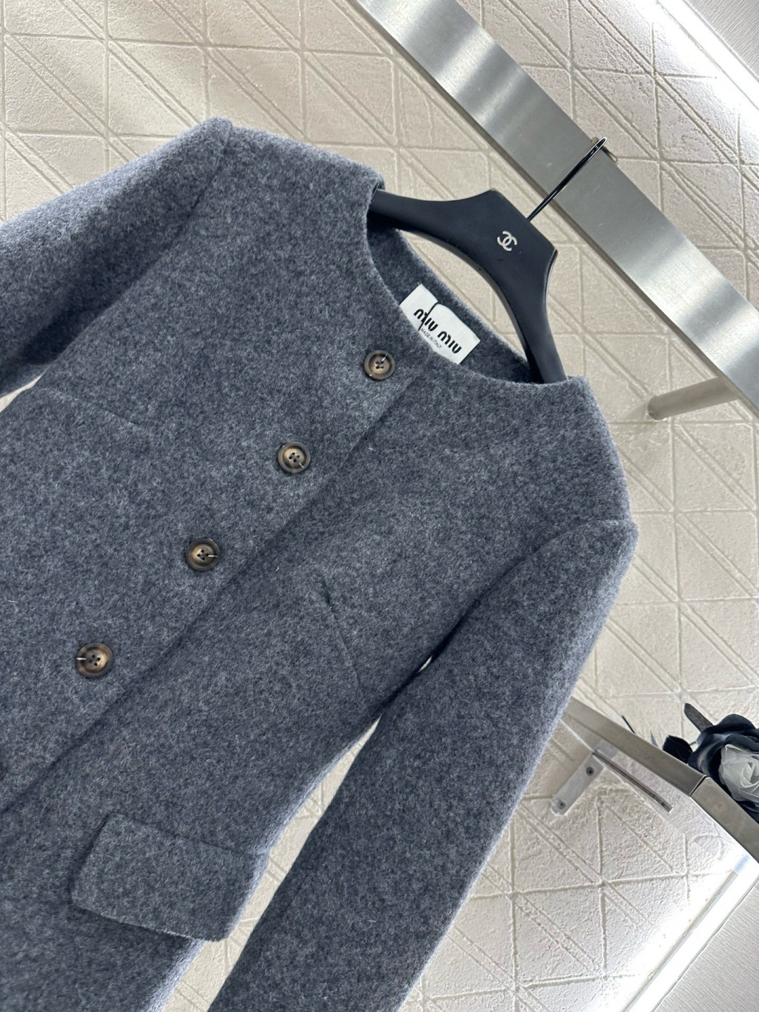 ♥Miumi*♥2025新品上架 圆领羊毛粗呢外套短裙套装定制YB进口羊毛呢材质，质感还原，肌理感明显，