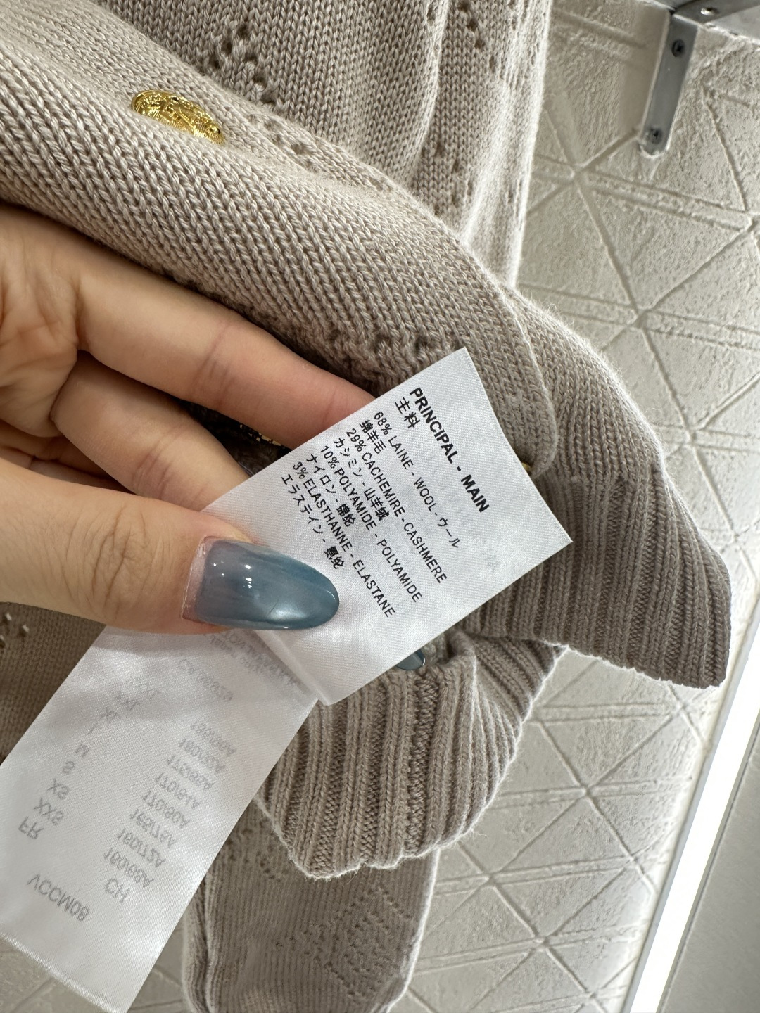 ♥Louis vuitto*♥2025新品上架 镂空针织排扣开衫定制YB羊绒羊毛纱线织造，质感高级，舒适