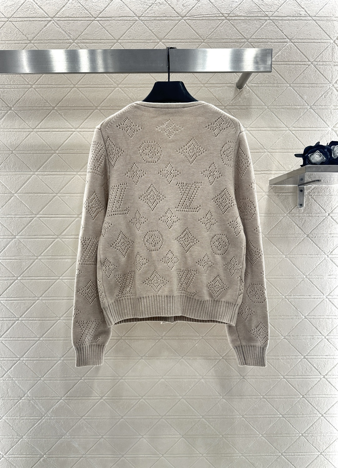 ♥Louis vuitto*♥2025新品上架 镂空针织排扣开衫定制YB羊绒羊毛纱线织造，质感高级，舒适