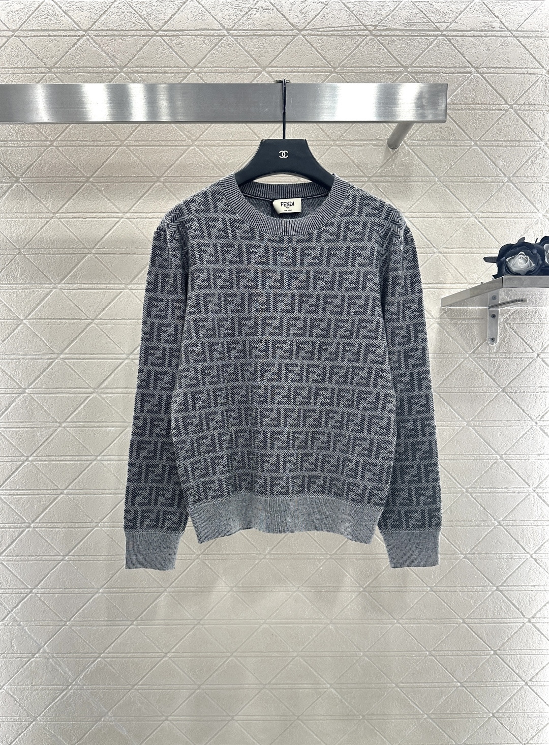 ♥Fend*♥2025新品上架 提花套头针织上衣定制YB丝毛纱线织造，质感高级舒适，套头上衣剪裁，通体装