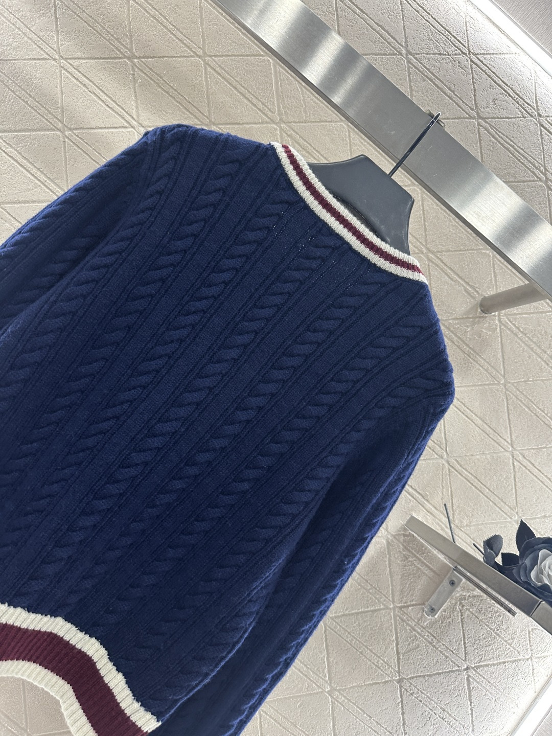 ♥Chane*♥2025新品上架 圆领麻花撞色针织套头毛衣定制YB羊绒纱线织造，质感光泽，柔软亲肤，圆领