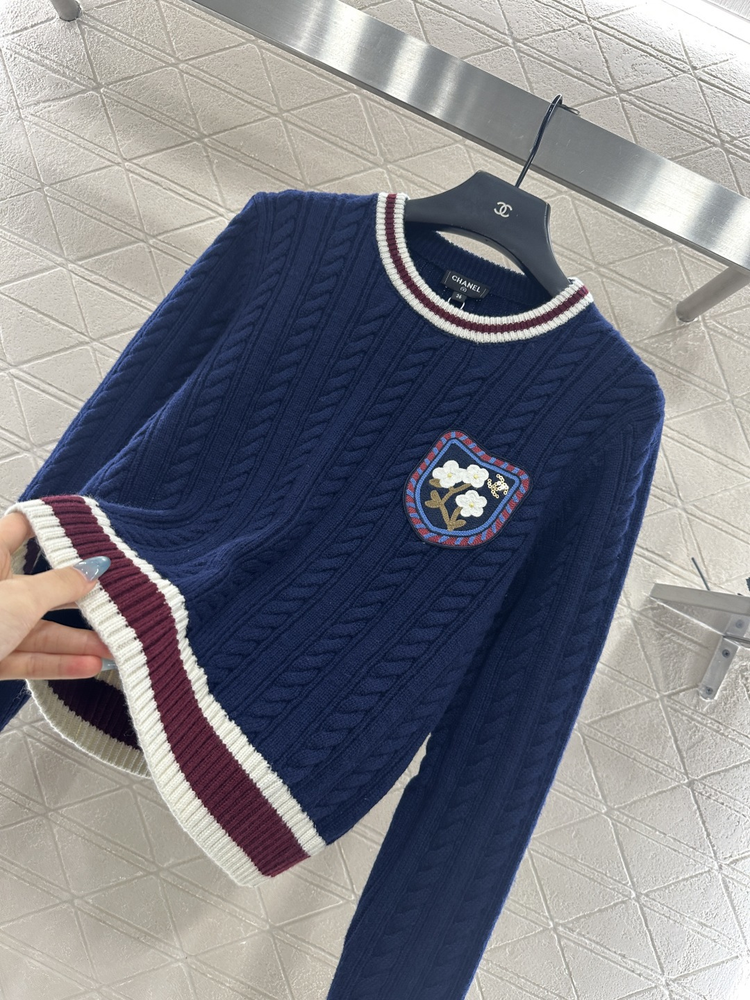 ♥Chane*♥2025新品上架 圆领麻花撞色针织套头毛衣定制YB羊绒纱线织造，质感光泽，柔软亲肤，圆领