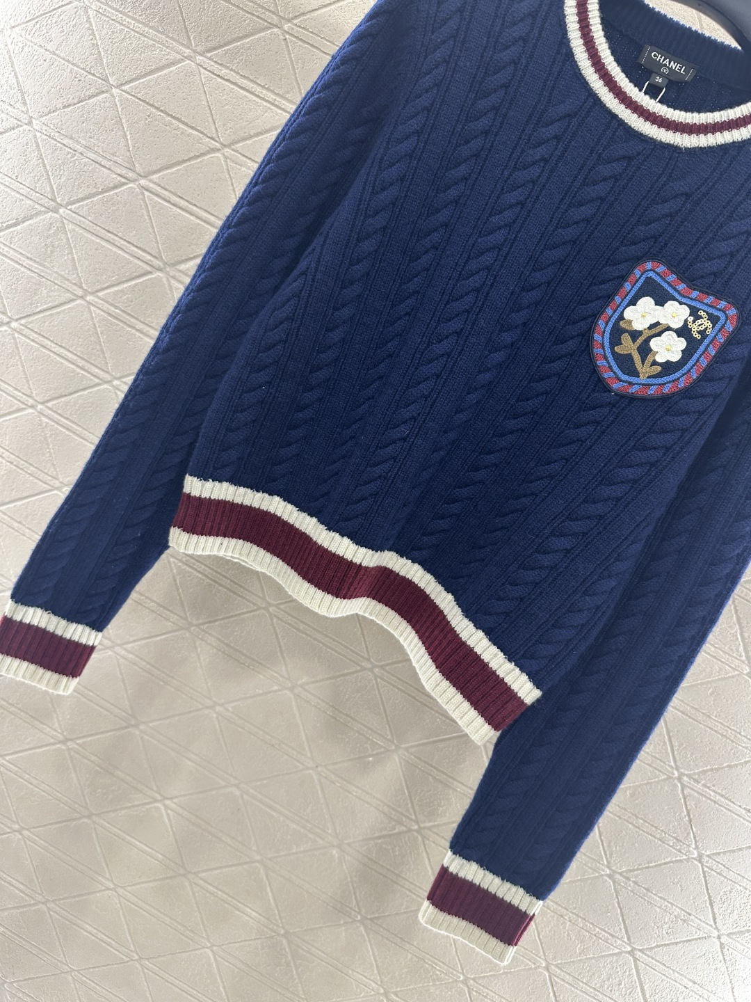 ♥Chane*♥2025新品上架 圆领麻花撞色针织套头毛衣定制YB羊绒纱线织造，质感光泽，柔软亲肤，圆领