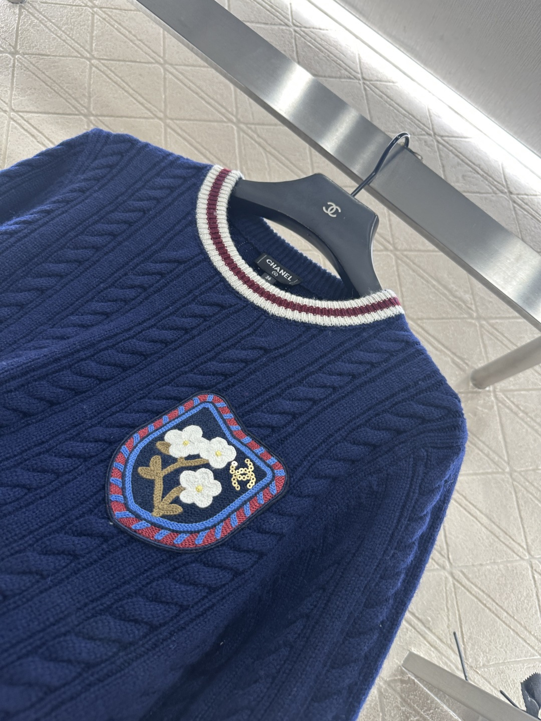 ♥Chane*♥2025新品上架 圆领麻花撞色针织套头毛衣定制YB羊绒纱线织造，质感光泽，柔软亲肤，圆领