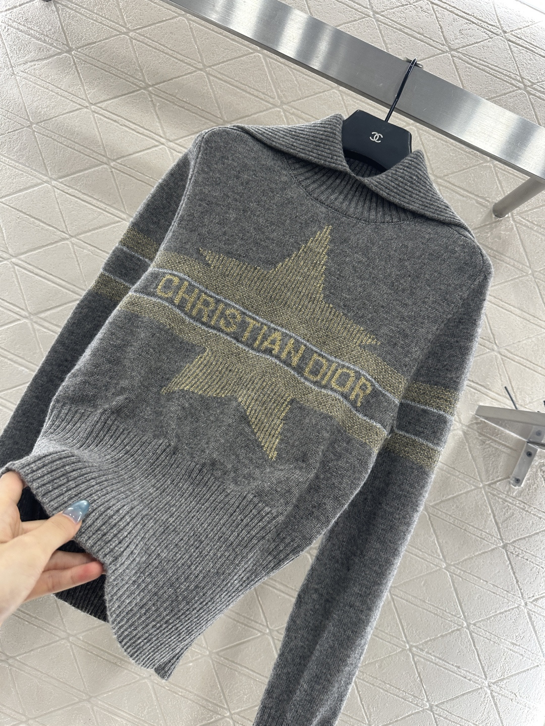 ♥Dio*♥2025新品上架 翻领针织套头毛衣定制YB羊绒羊毛纱线织造，质感高级，舒适柔软，大翻领长袖毛