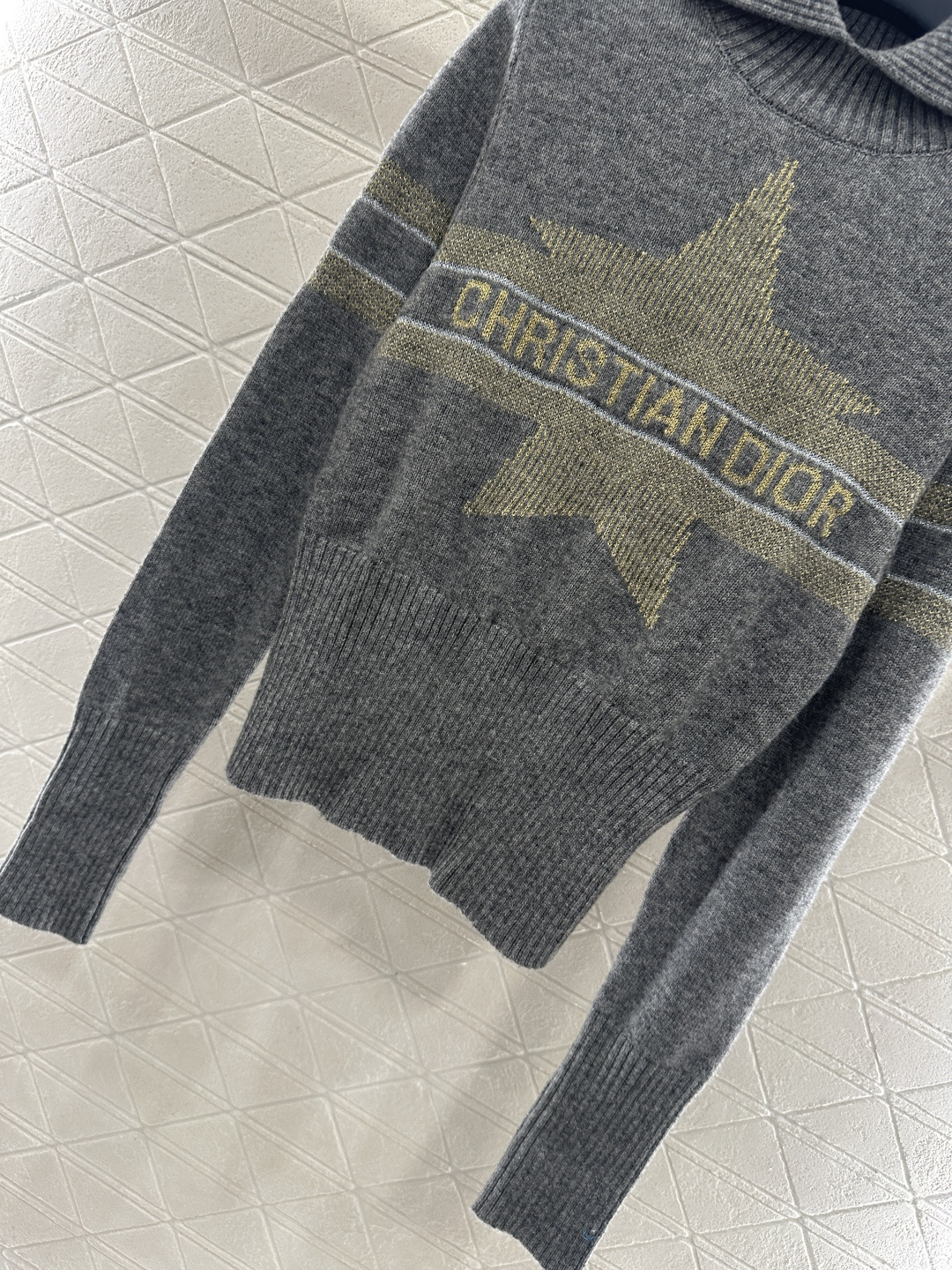 ♥Dio*♥2025新品上架 翻领针织套头毛衣定制YB羊绒羊毛纱线织造，质感高级，舒适柔软，大翻领长袖毛