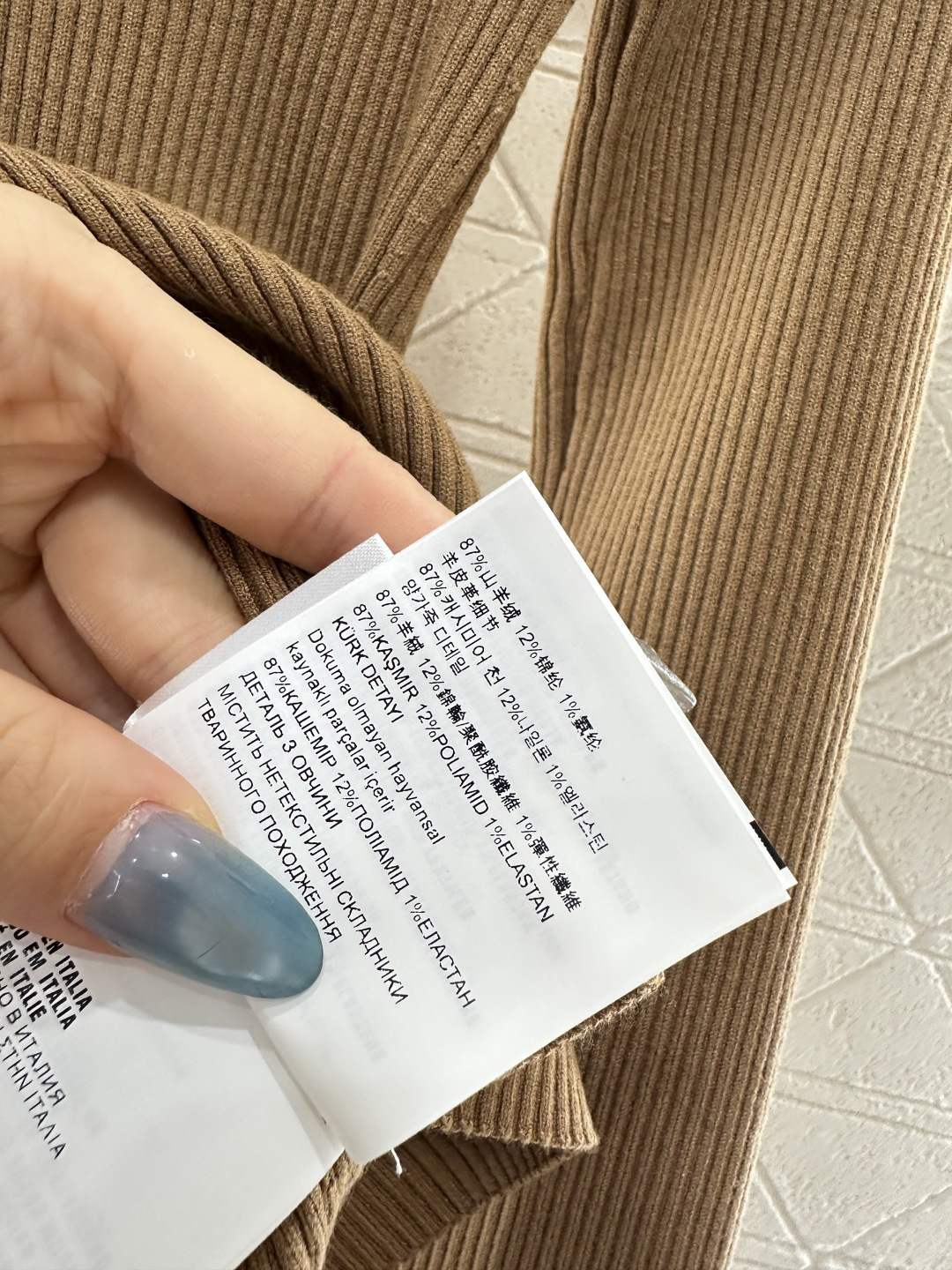 ♥Miumi*♥2025新品上架 拼皮翻领针织上衣定制YB羊绒纱线织造，质感高级，舒适柔软，翻领正肩长袖